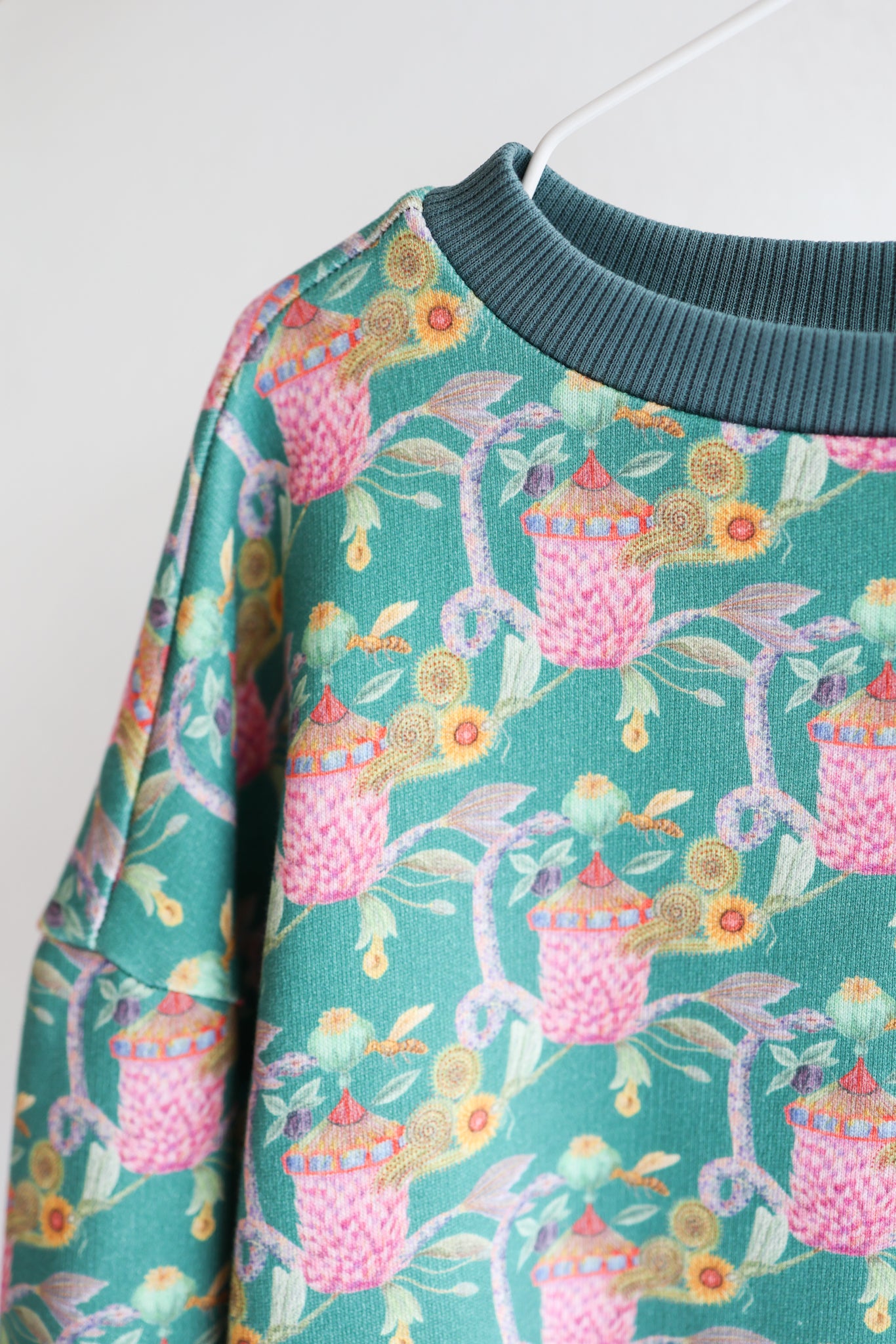 Kids organic cotton oversized sweatshirt.