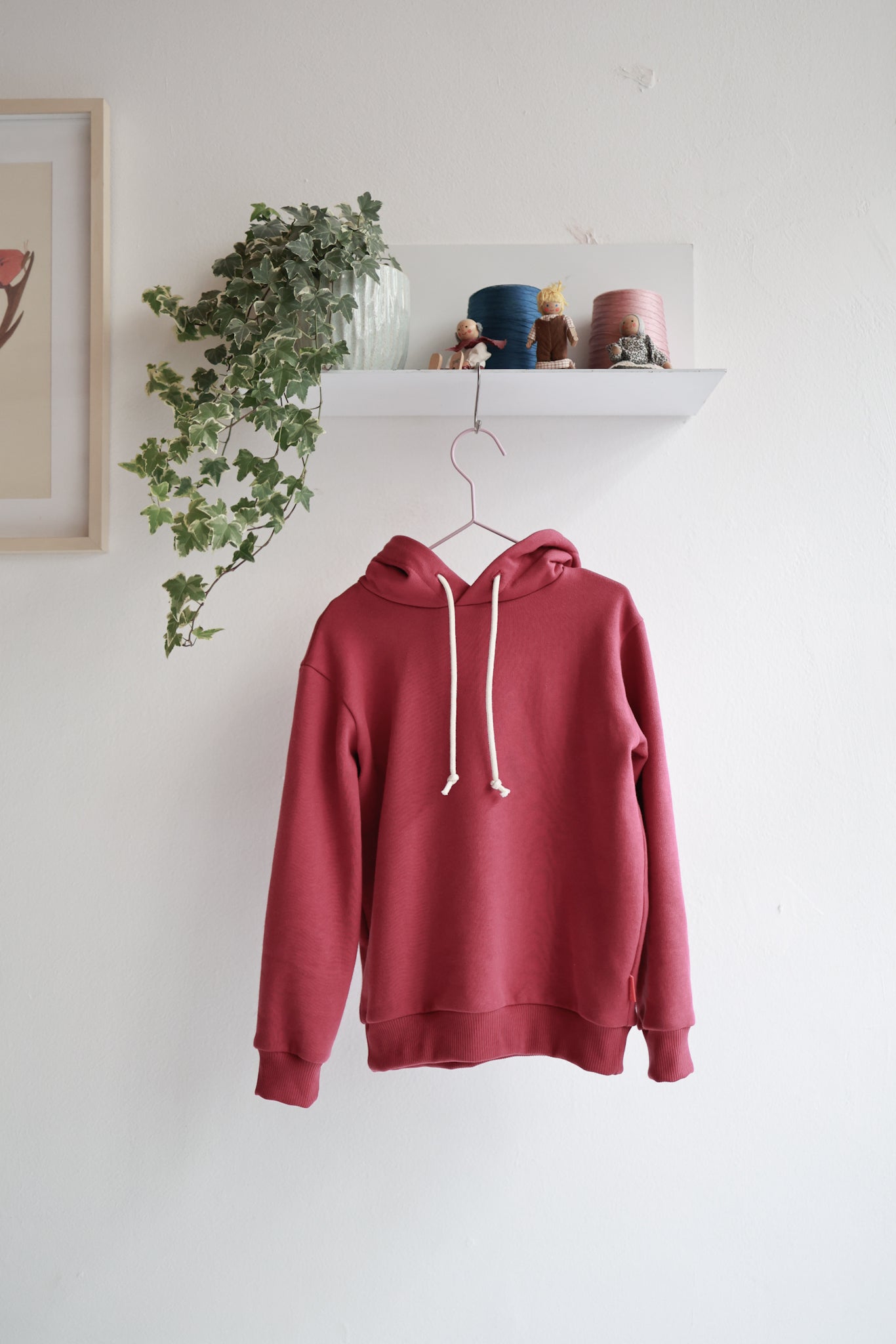 Unisex organic cotton kids hoodie.
