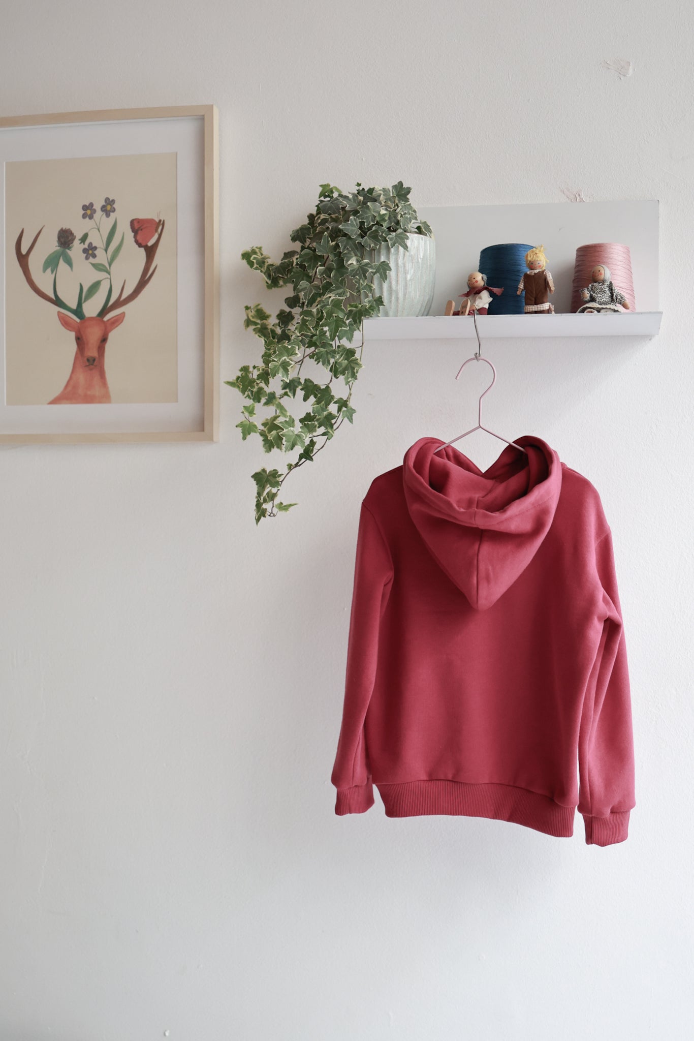 Unisex organic cotton kids hoodie.