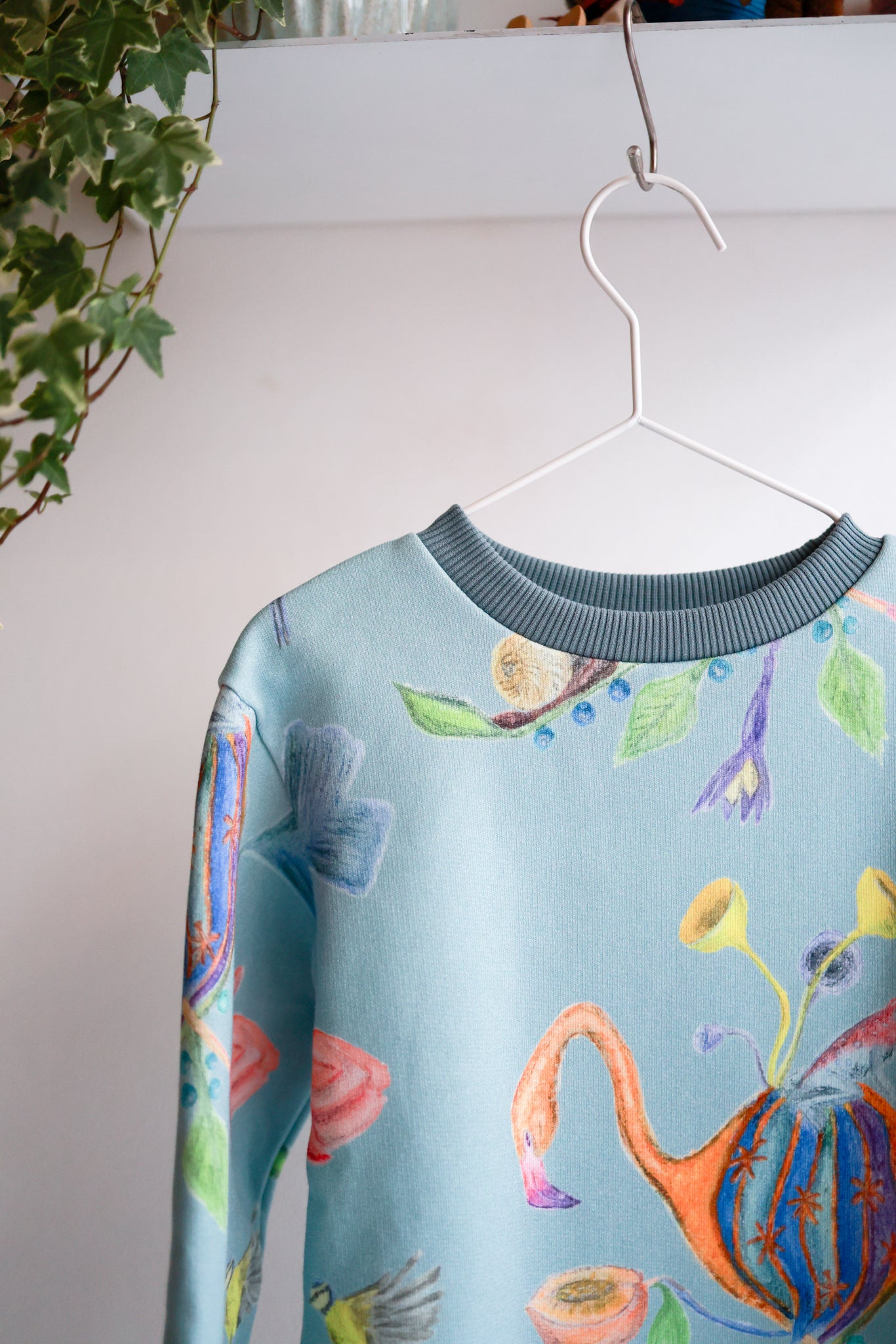 Kids unisex organic cotton sweatshirt.