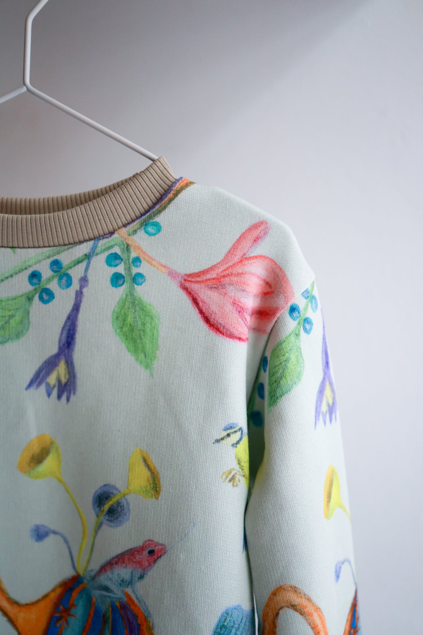 Kids unisex organic cotton sweatshirt.