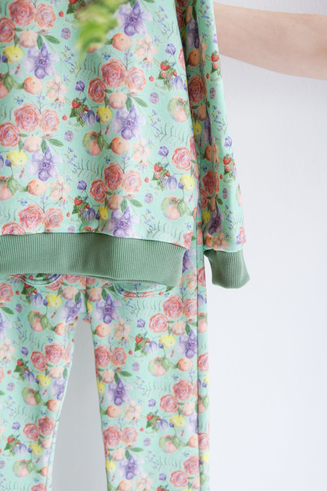 Kids unisex organic cotton sweatshirt.