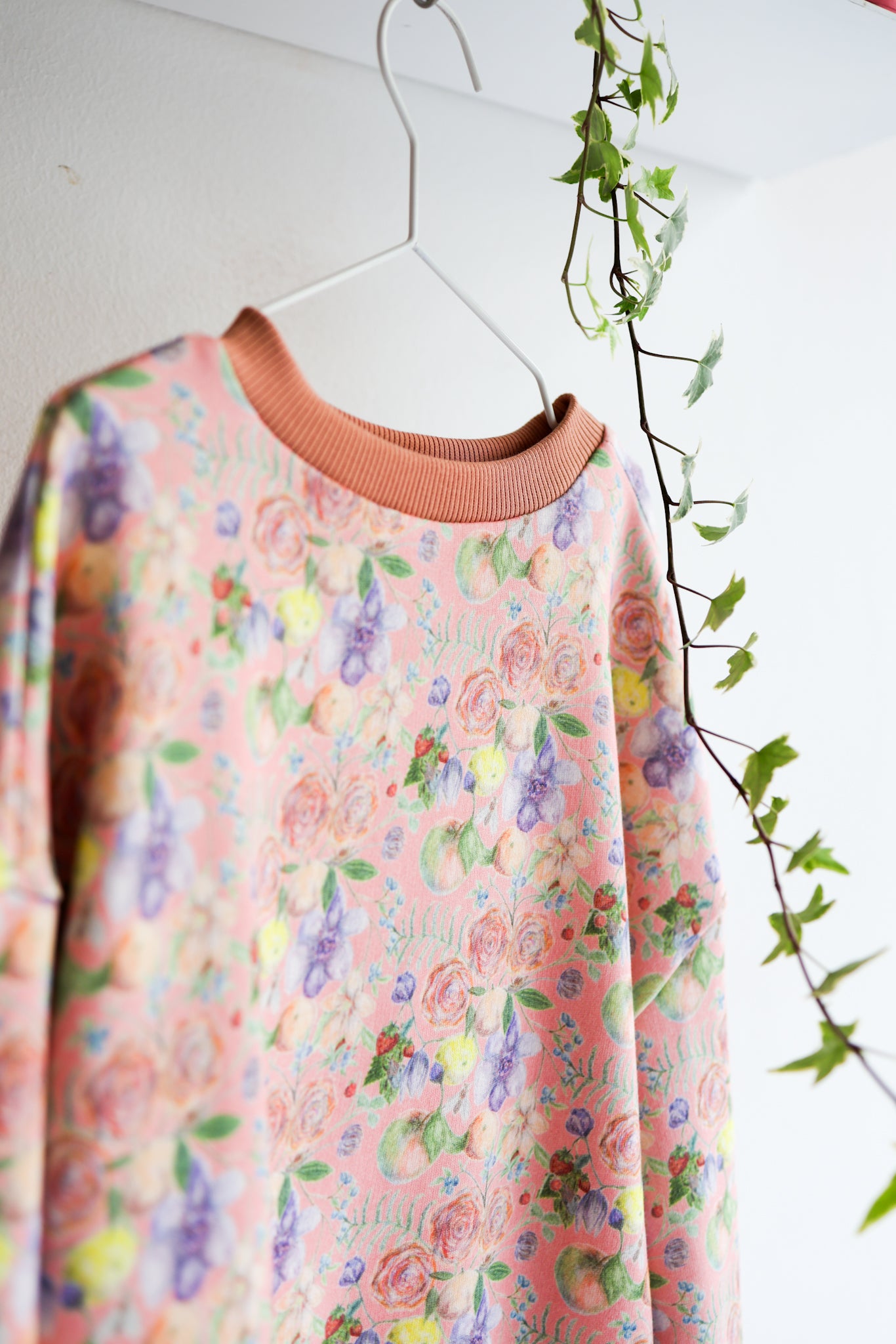 Kids unisex organic cotton sweatshirt.
