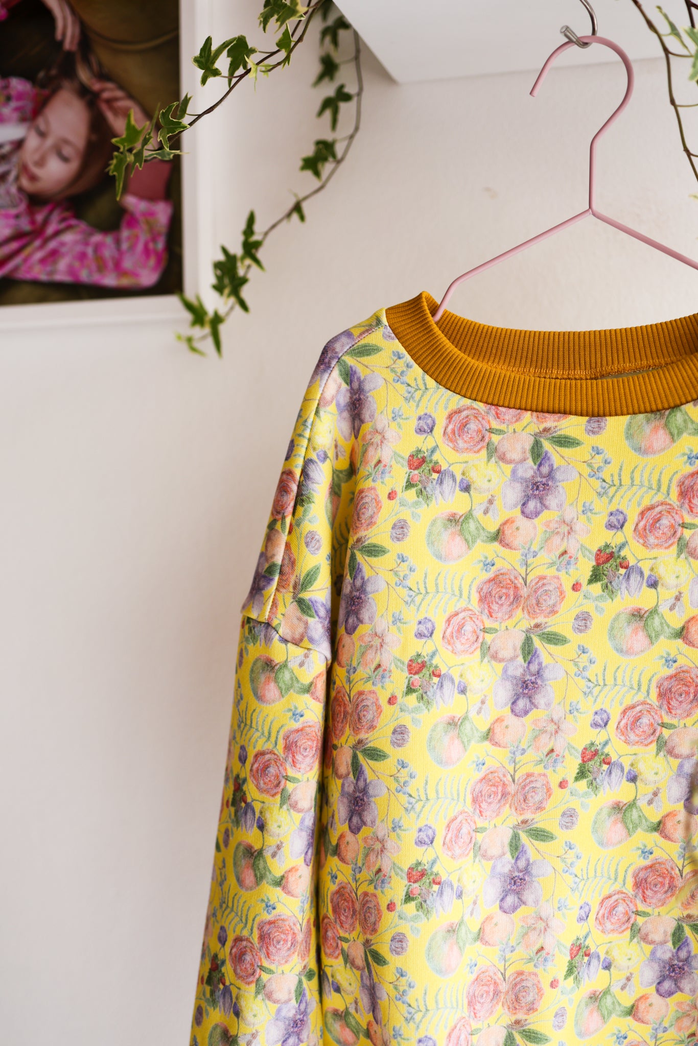 Kids organic cotton oversized sweatshirt.