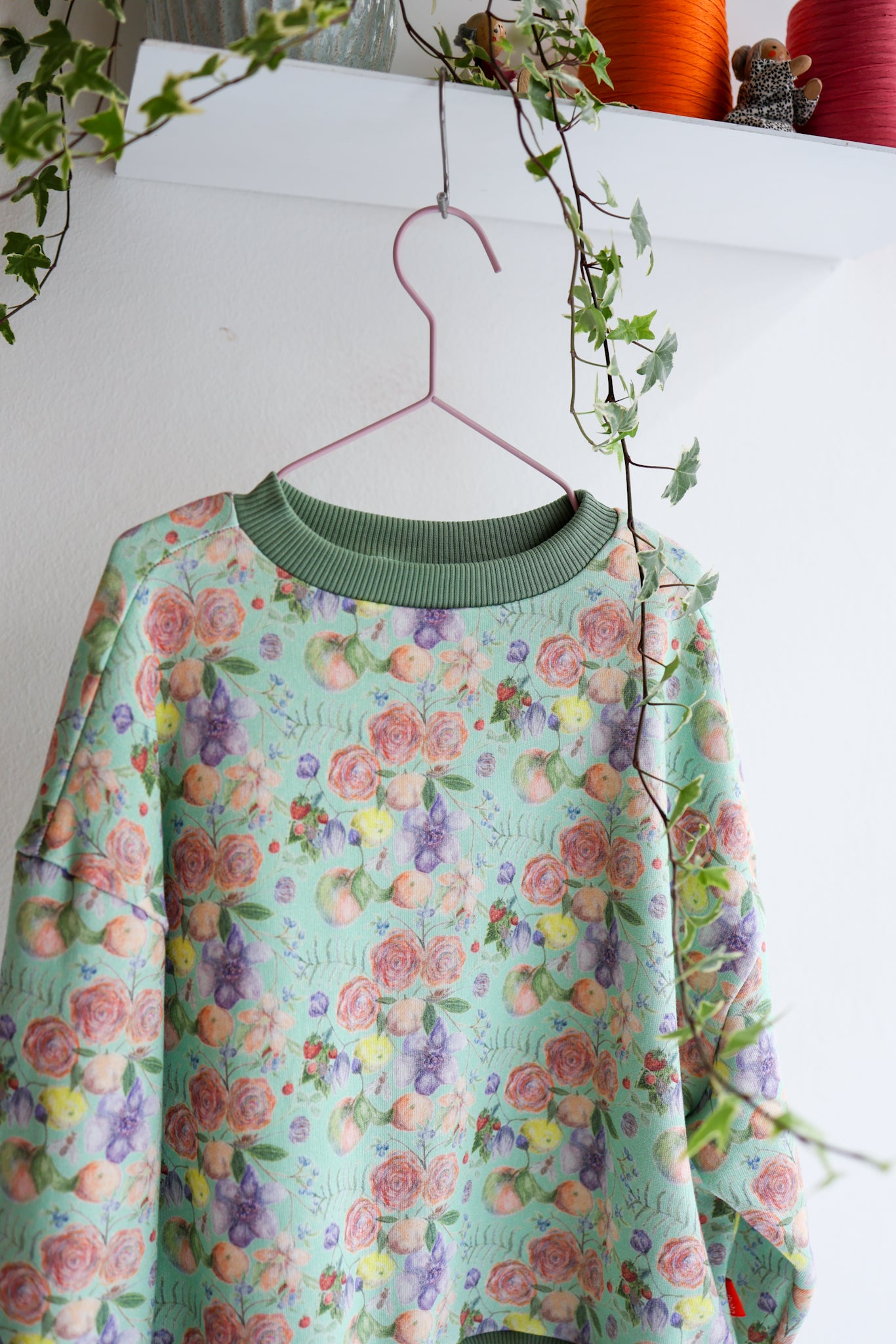 Kids organic cotton oversized sweatshirt.