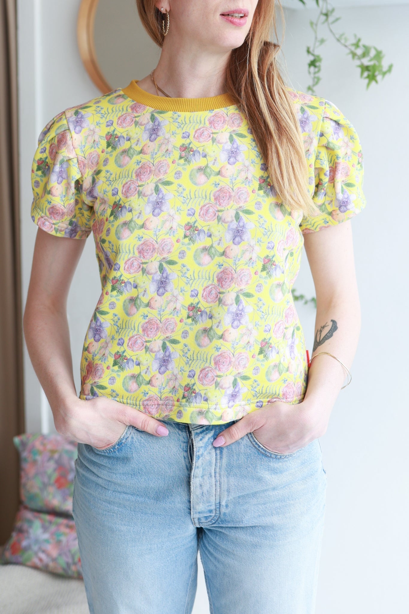 Organic cotton puffed sleeve women top.