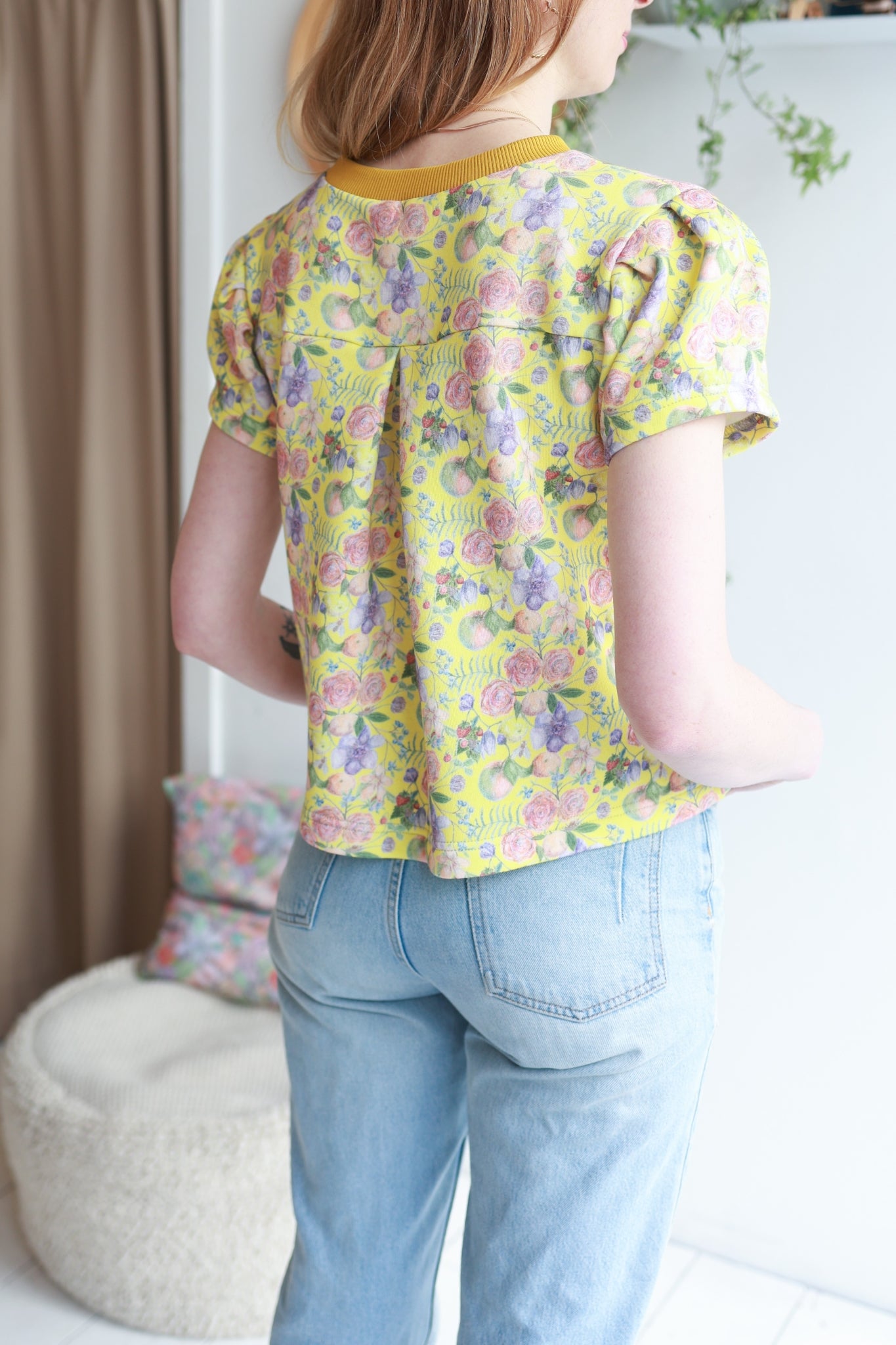 Organic cotton puffed sleeve women top.