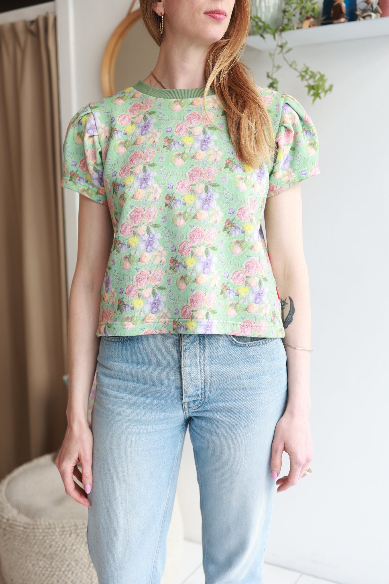 Organic cotton puffed sleeve women top.