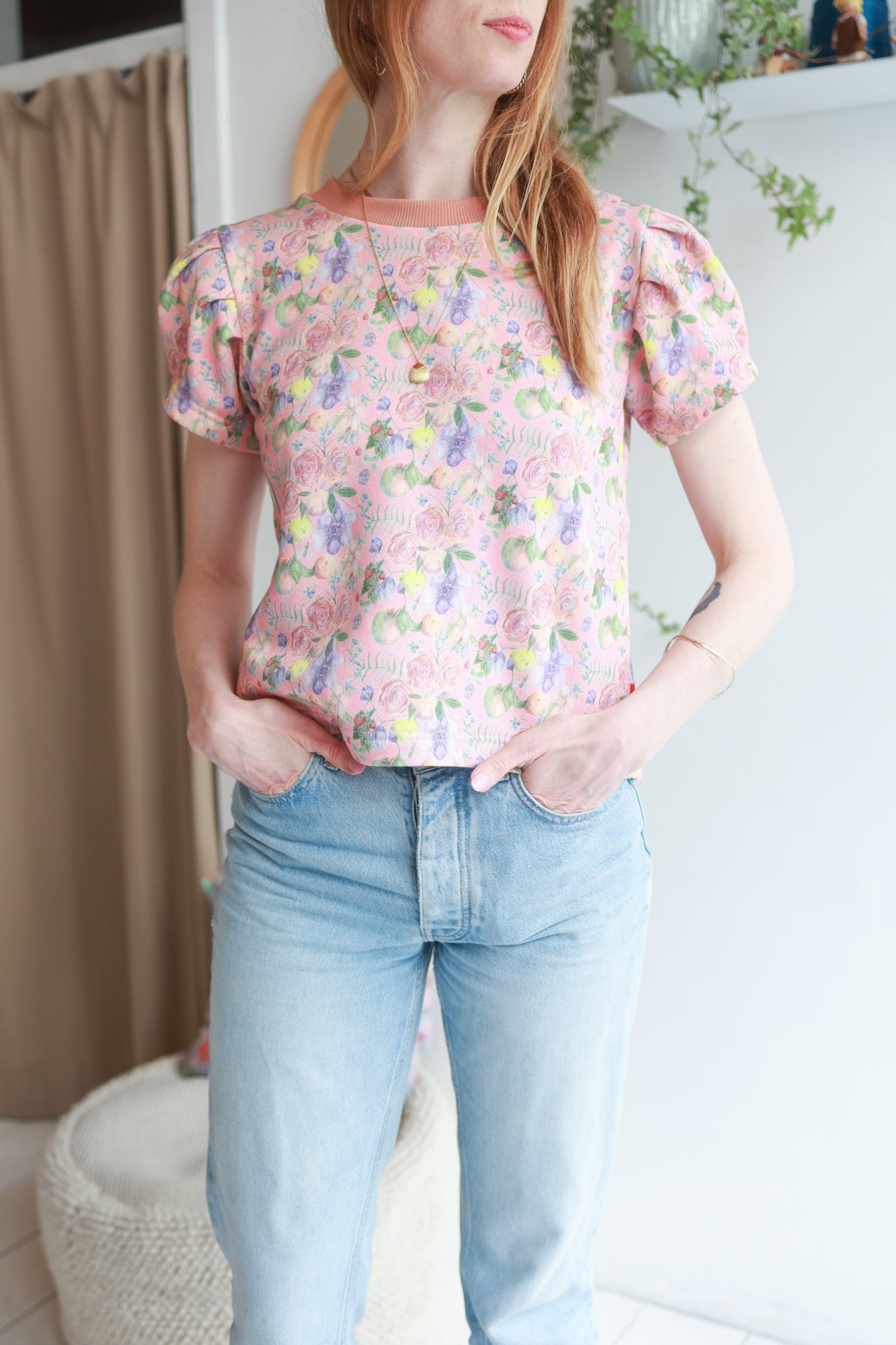 Organic cotton puffed sleeve women top.