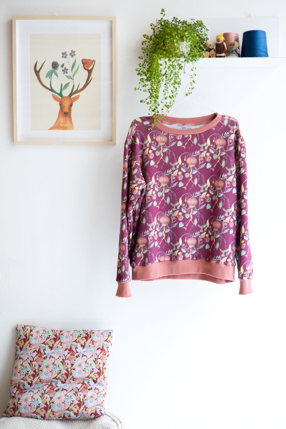 Women organic cotton sweatshirt.