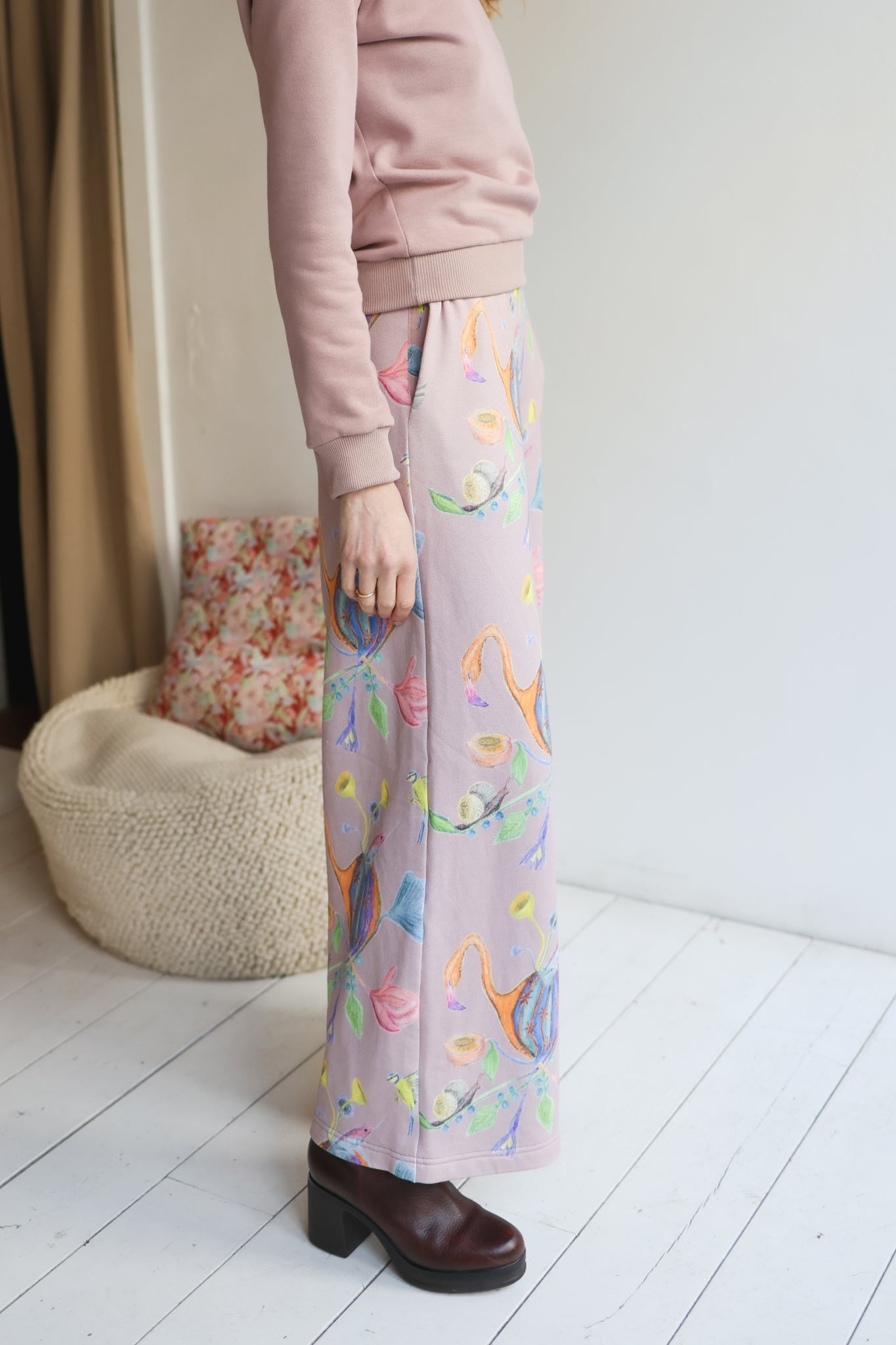 Women organic cotton sweat high waisted comfy pants.