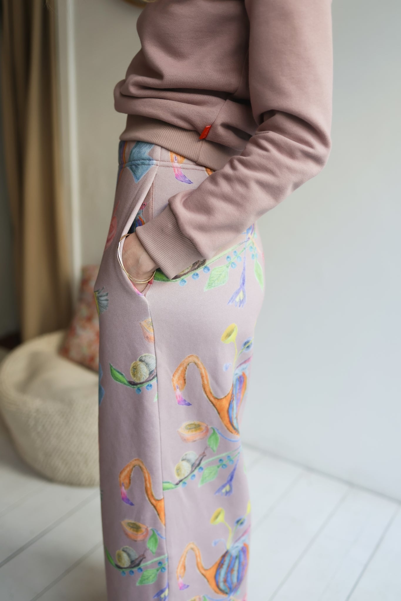 Women organic cotton sweat high waisted comfy pants.