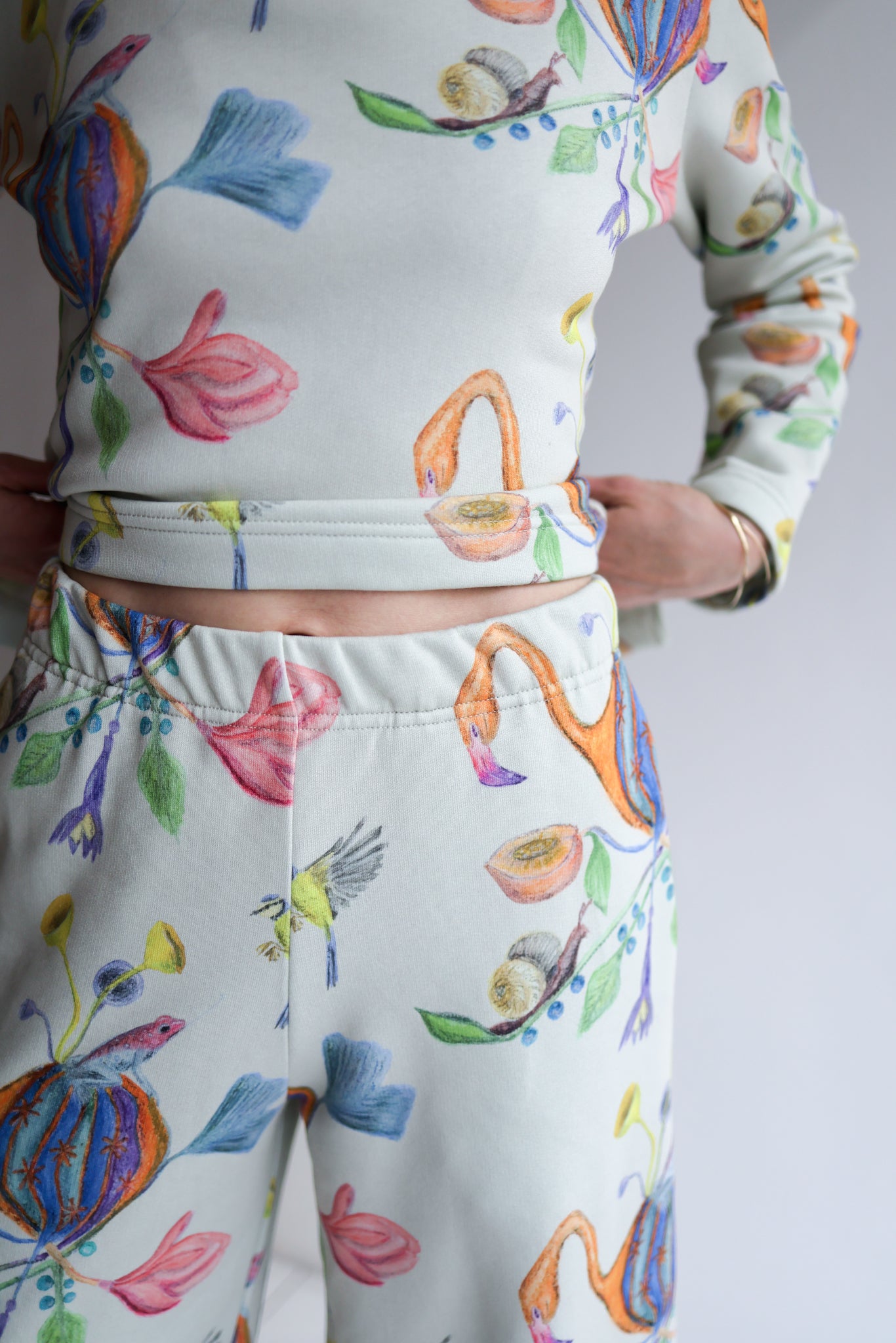 Women organic cotton sweat high waisted comfy pants.