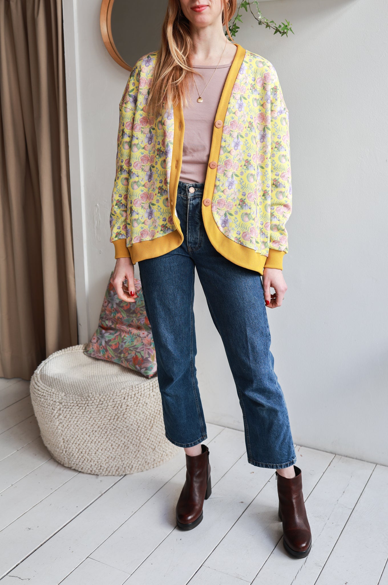 Women organic cotton sweat cardigan.
