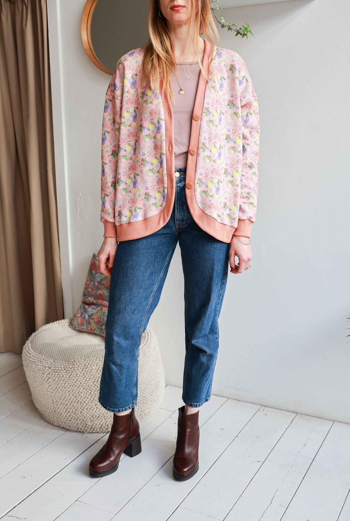 Women organic cotton sweat cardigan.