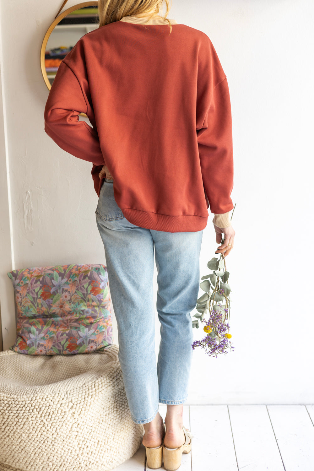 Women organic cotton round neck oversized sweatshirt.