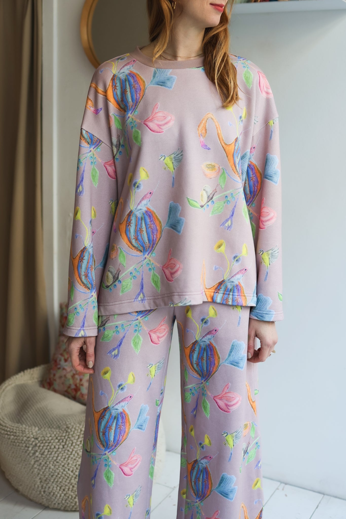 Women organic cotton sweatshirt.