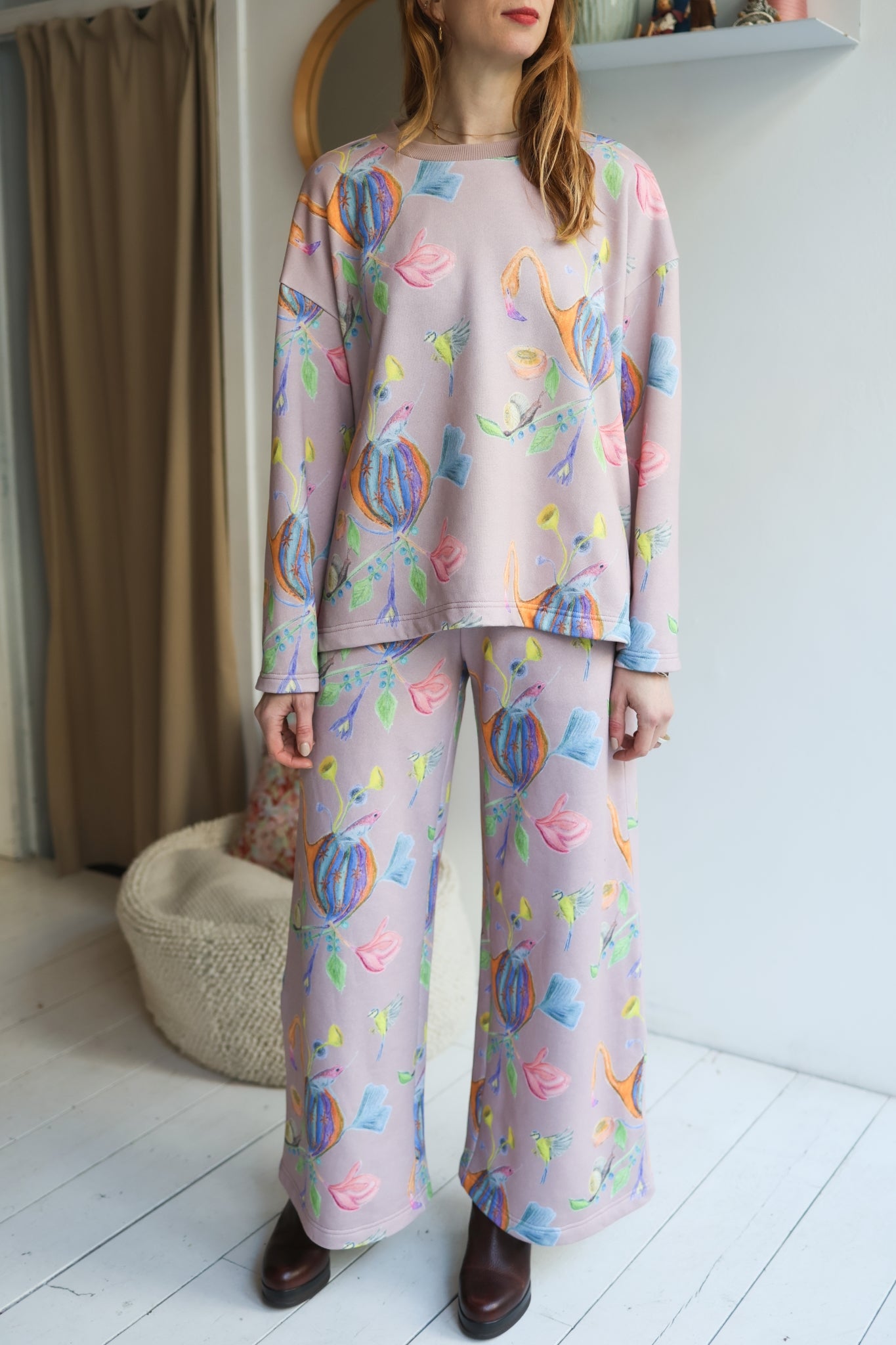 Women organic cotton sweatshirt.