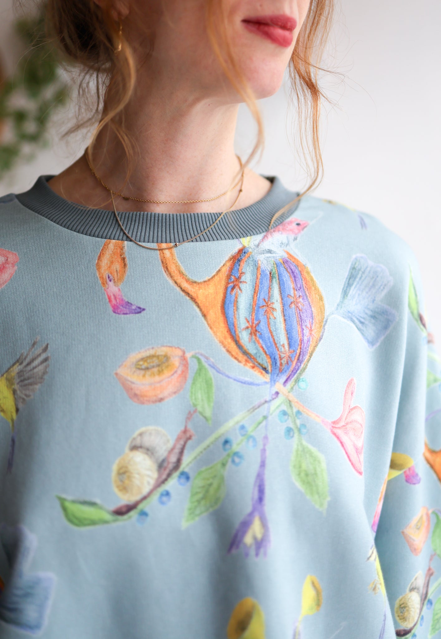 Women organic cotton sweatshirt.