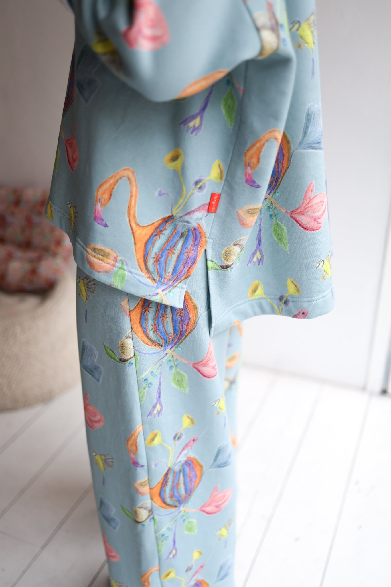 Women organic cotton sweatshirt.