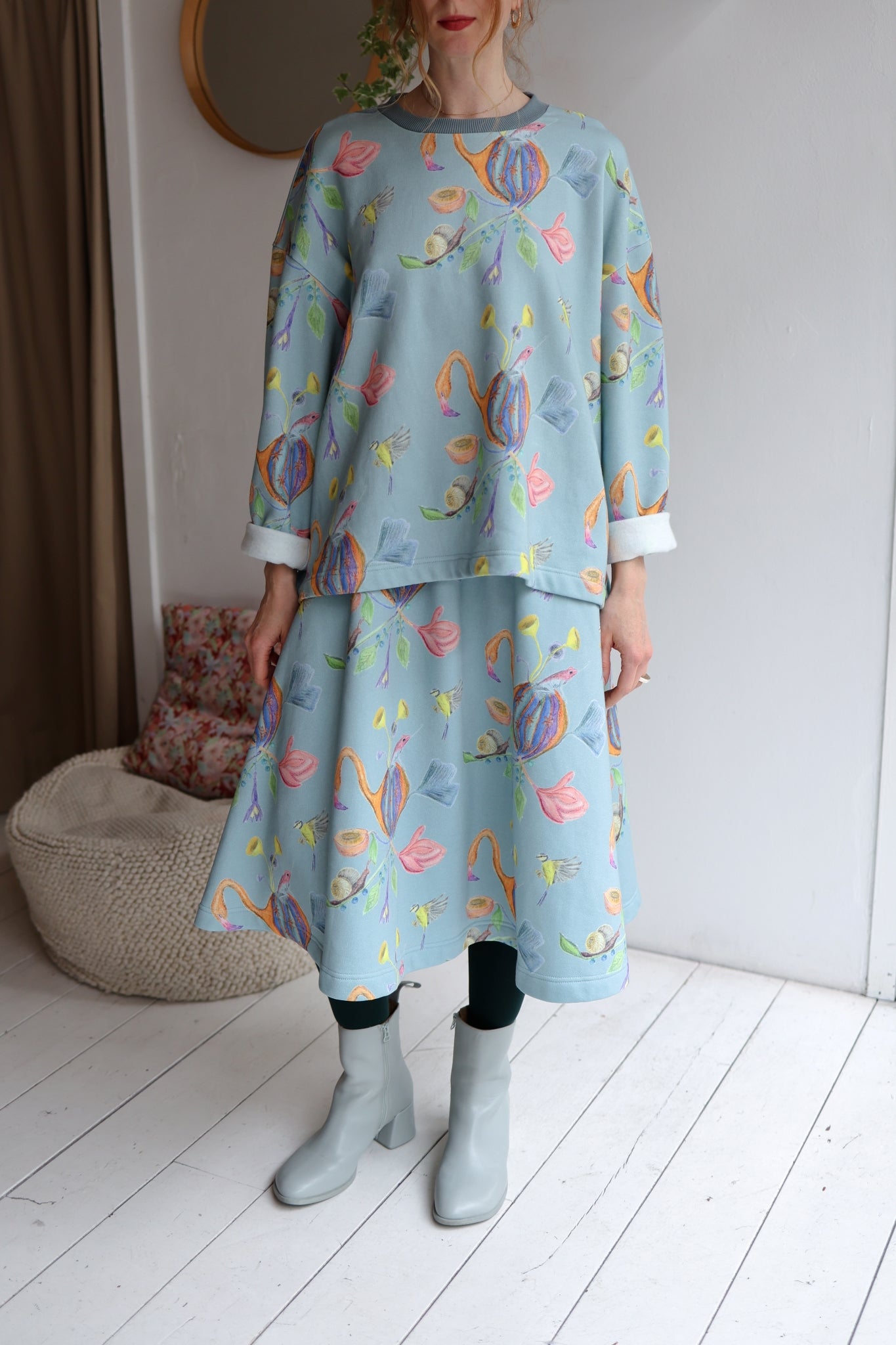 Women organic cotton sweatshirt.