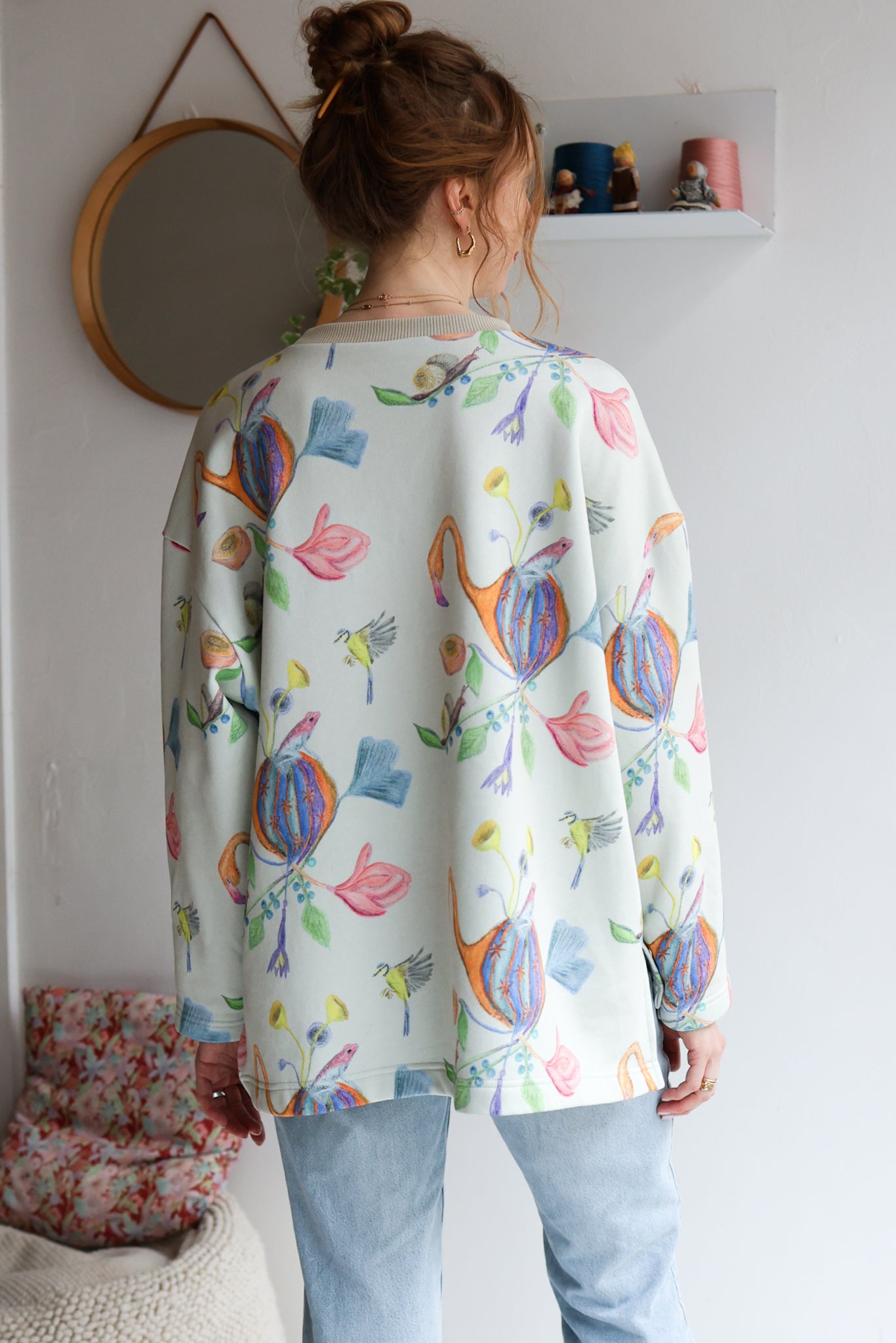 Women organic cotton sweatshirt.