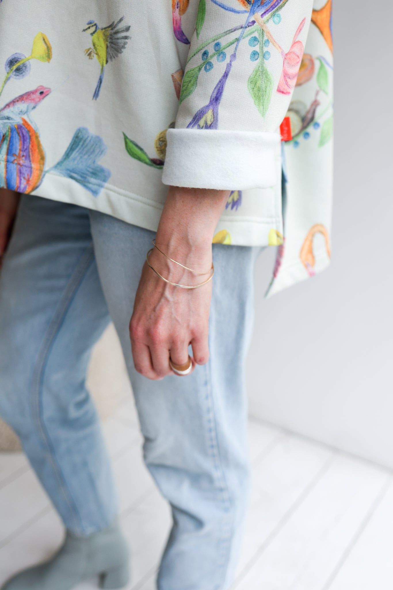 Women organic cotton sweatshirt.