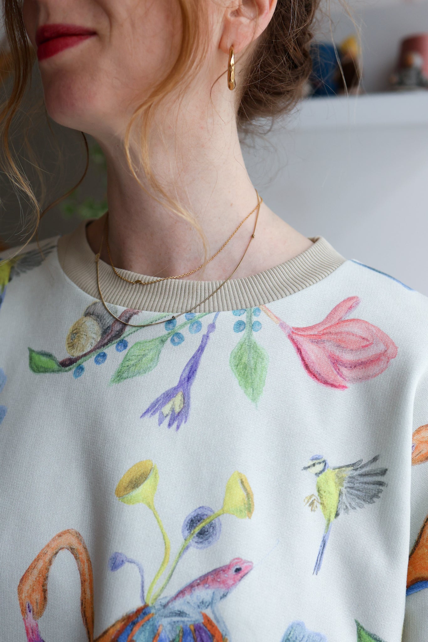 Women organic cotton sweatshirt.