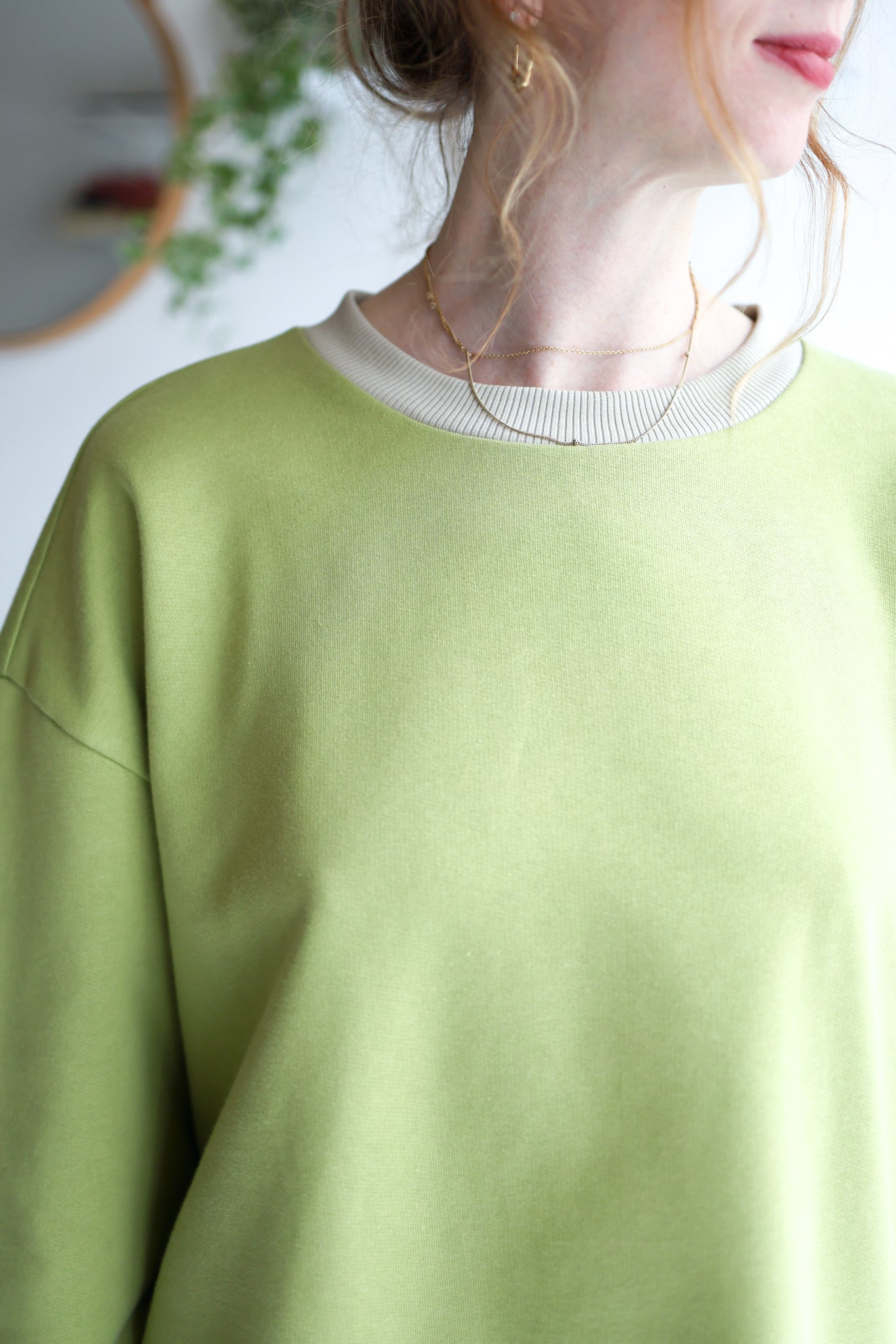 Women organic cotton sweatshirt.