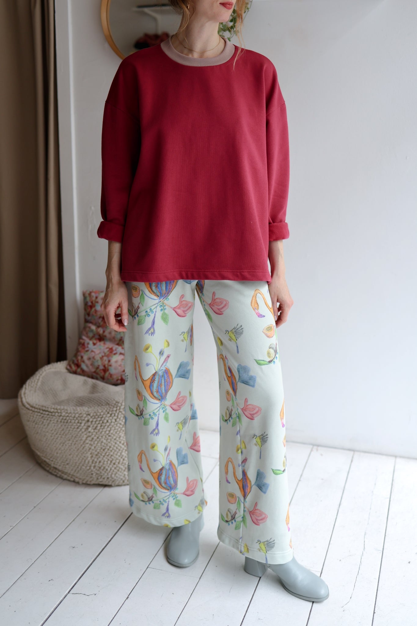 Women organic cotton sweatshirt.