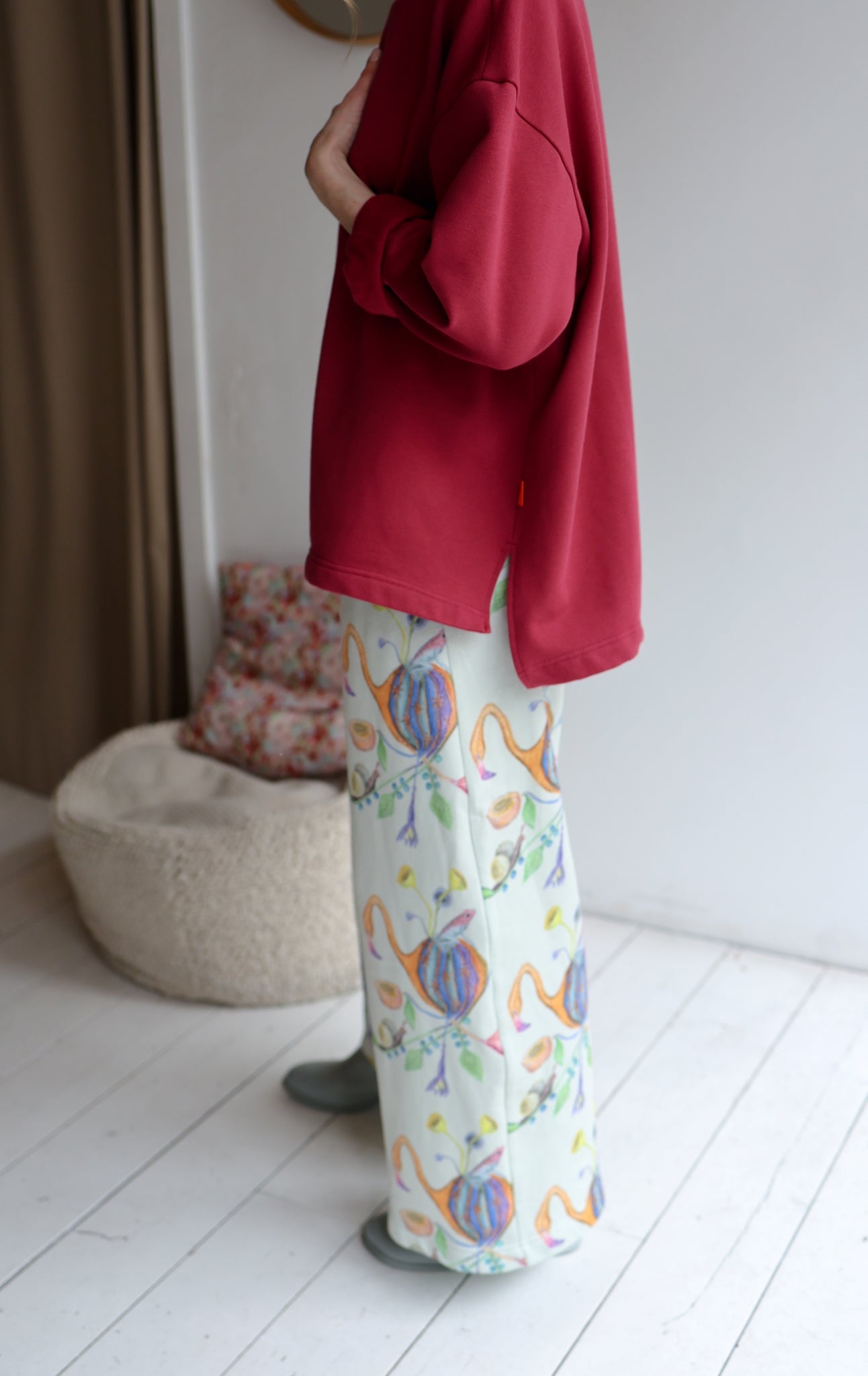 Women organic cotton sweatshirt.