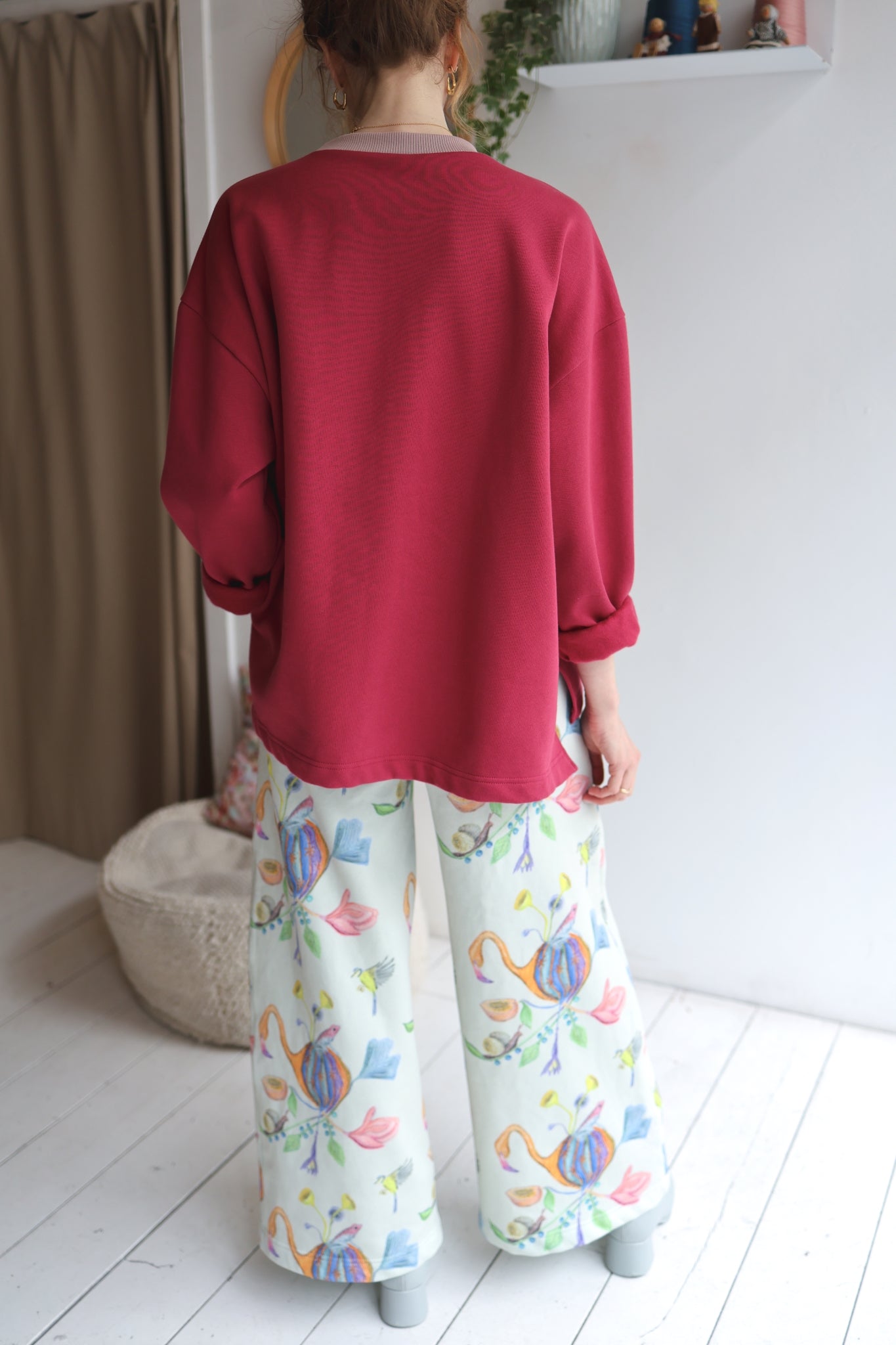 Women organic cotton sweatshirt.