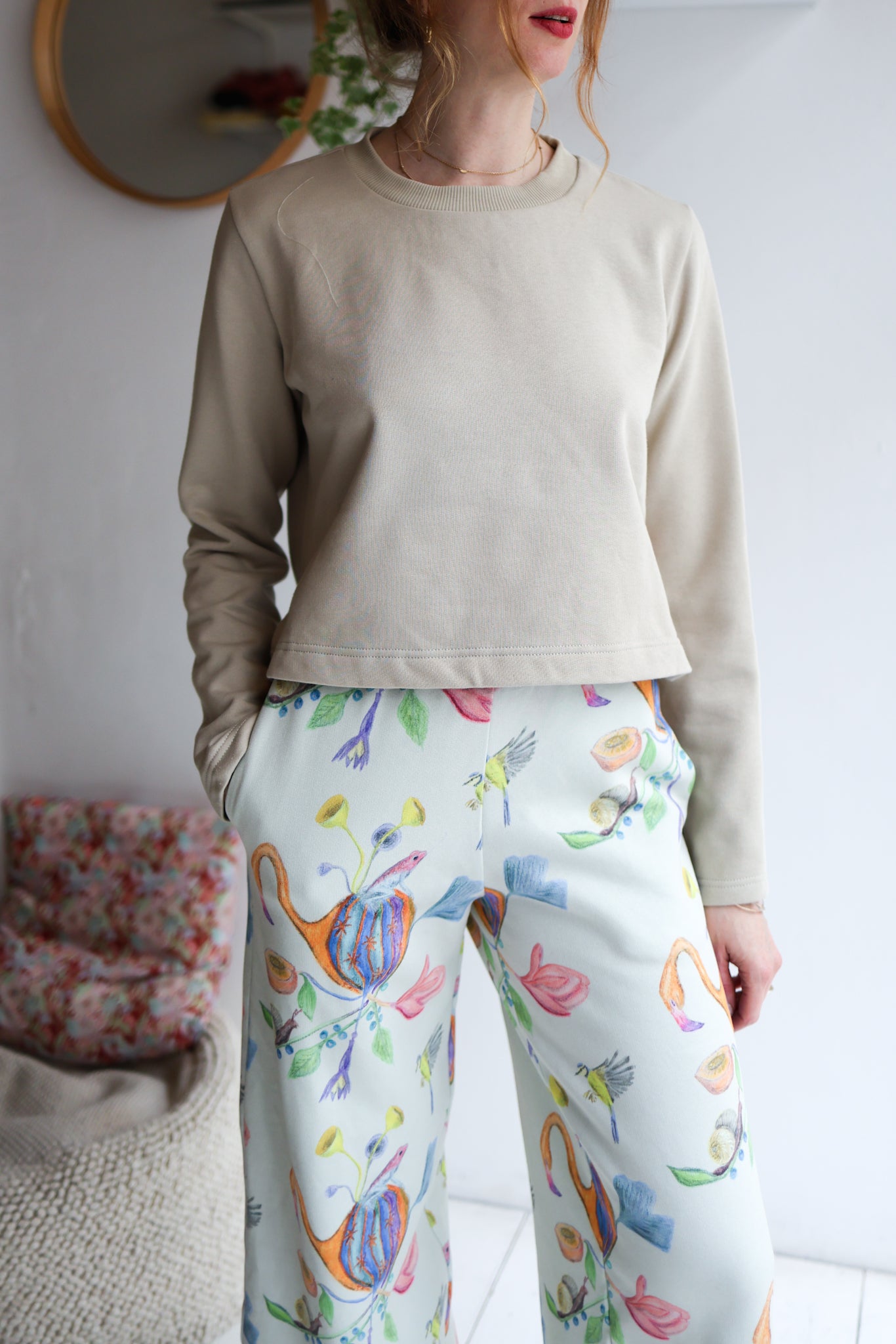 Women organic cotton sweatshirt.