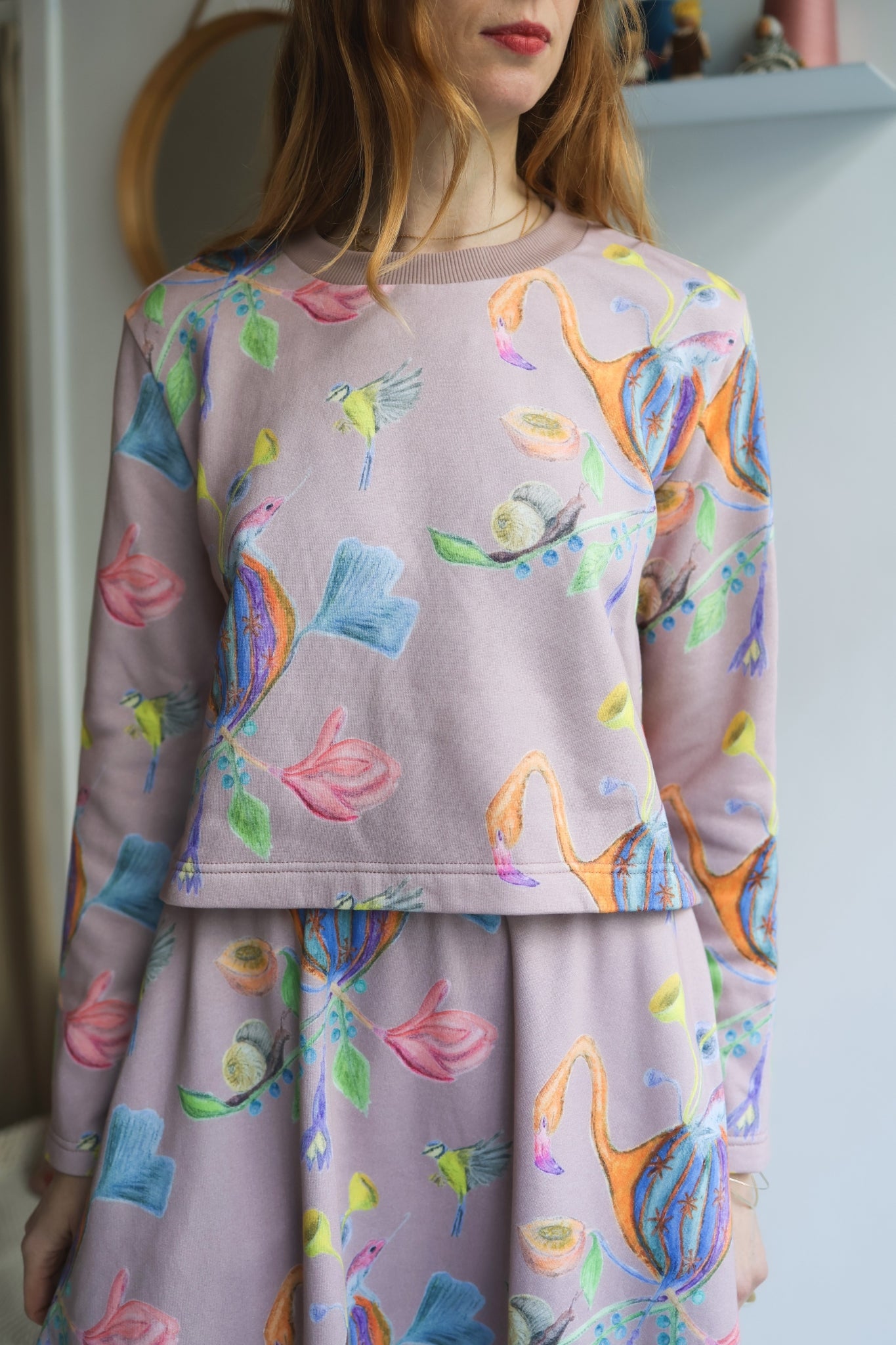 Women organic cotton sweatshirt.