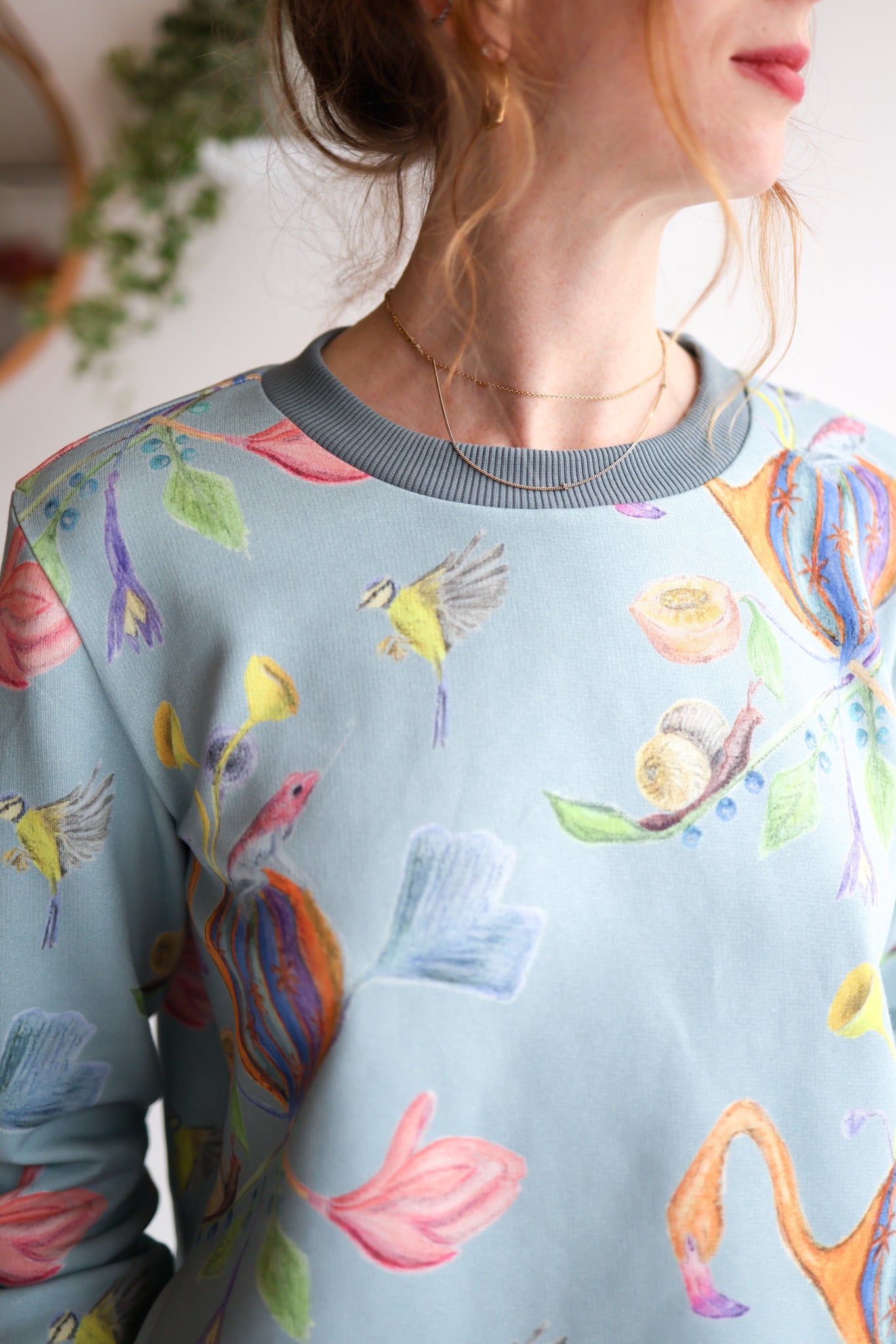 Women organic cotton sweatshirt.