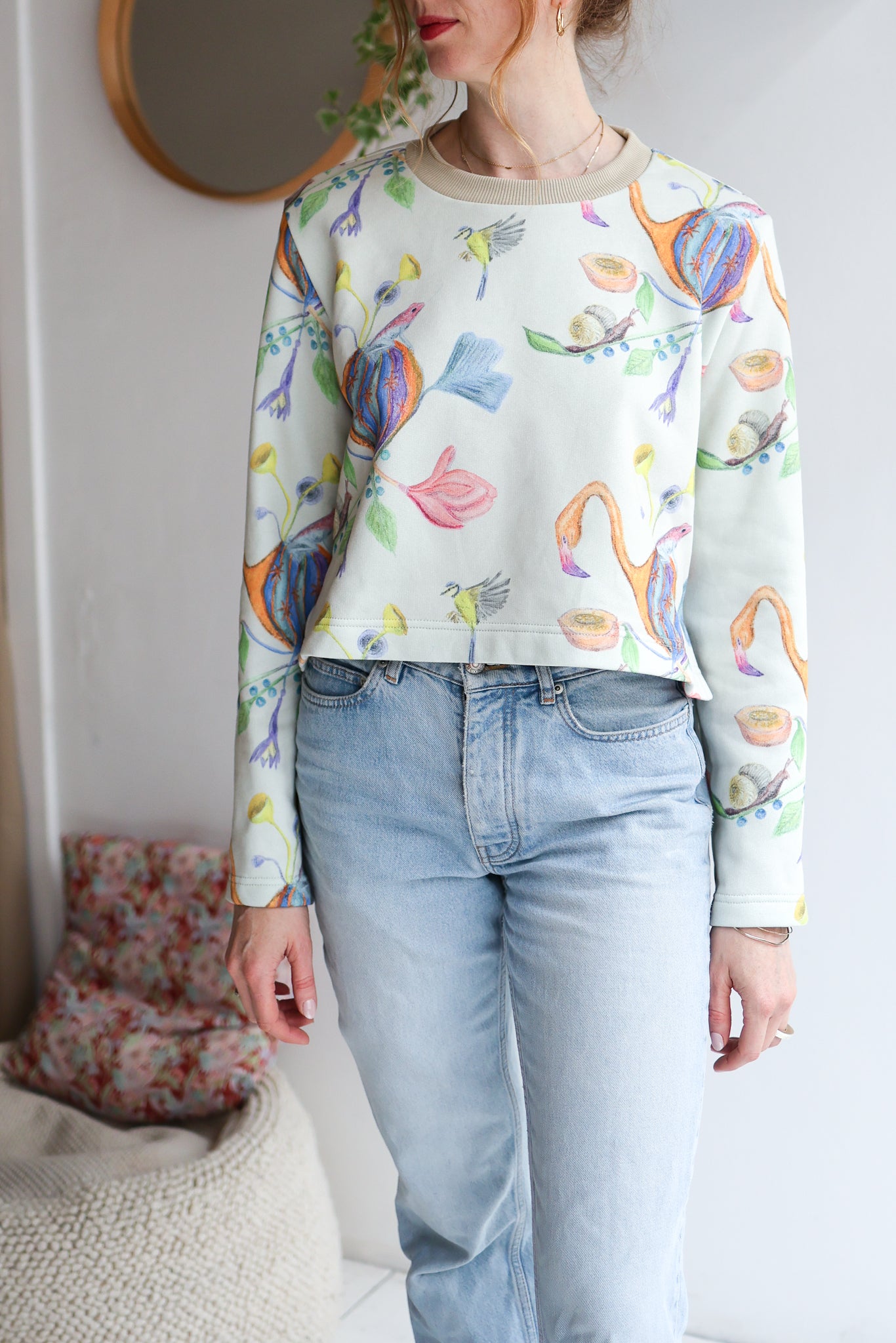 Women organic cotton sweatshirt.