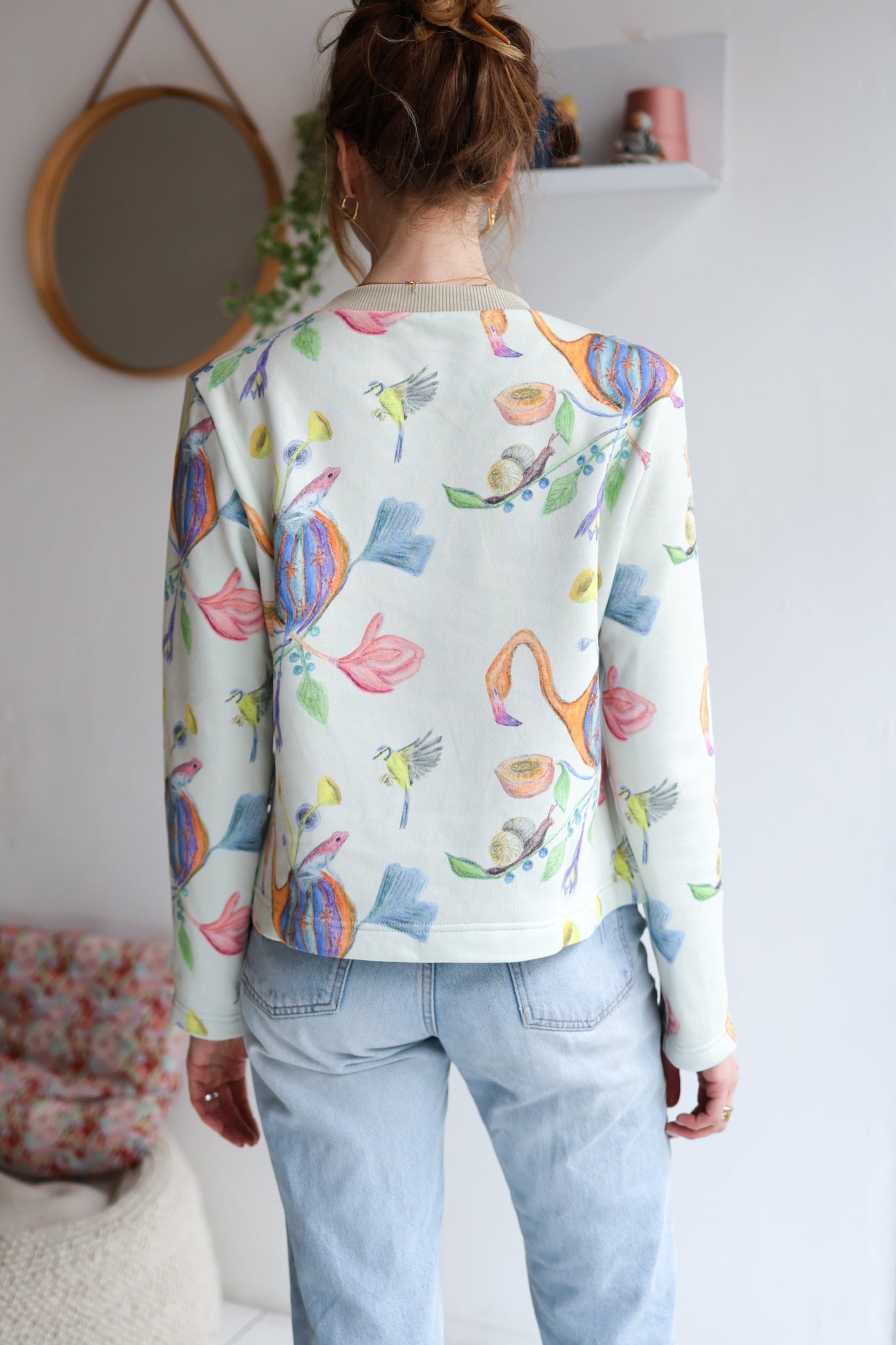 Women organic cotton sweatshirt.