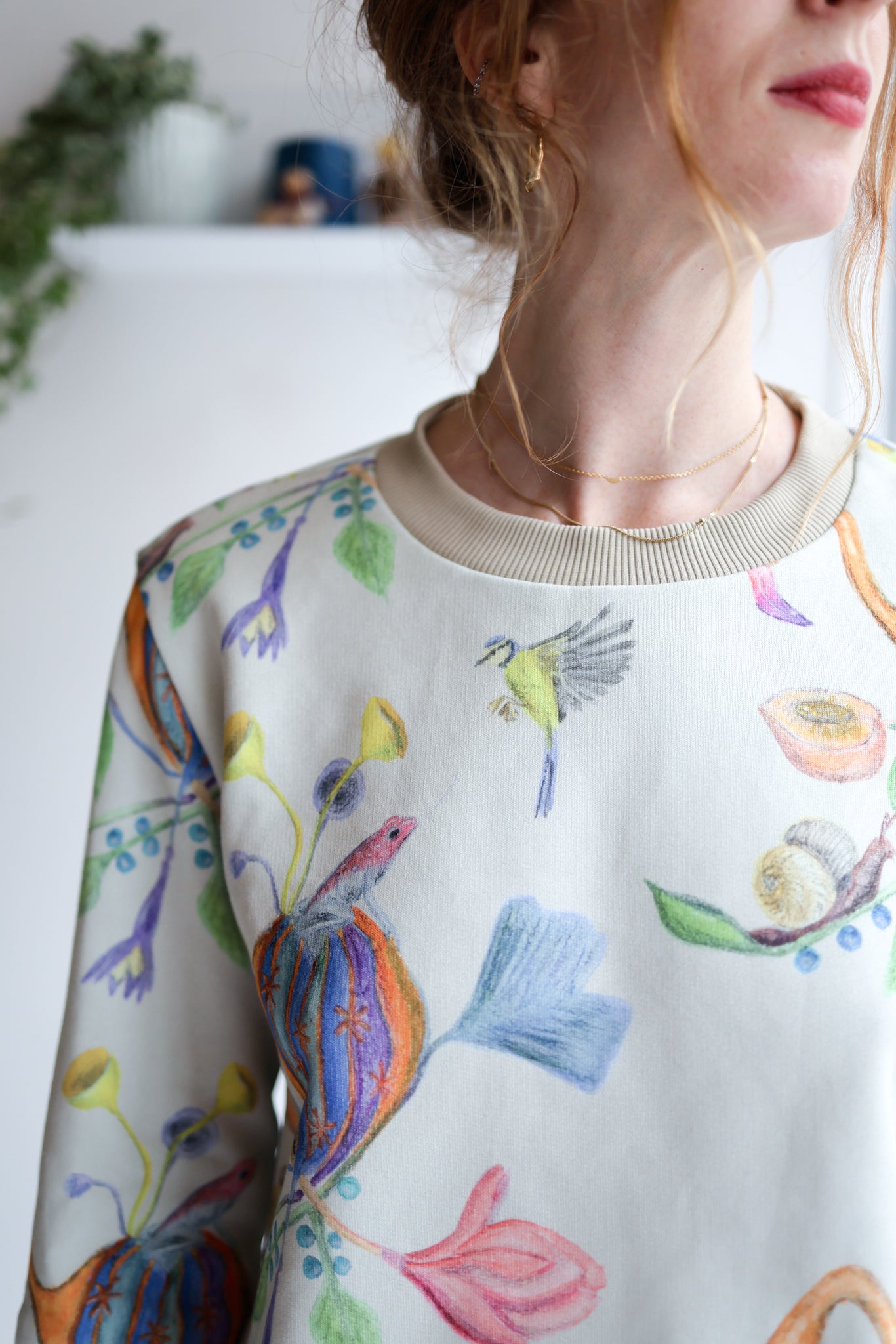 Women organic cotton sweatshirt.