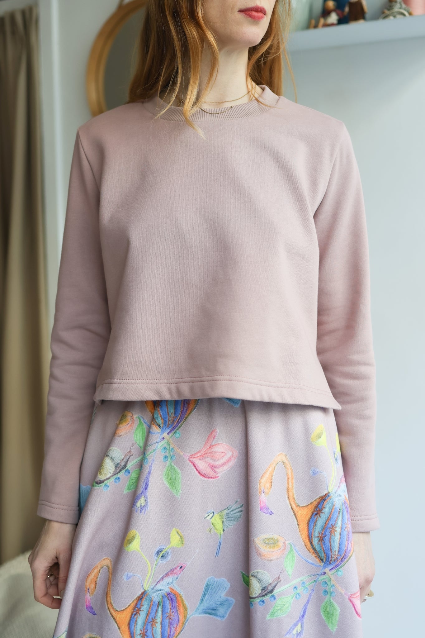 Women organic cotton sweatshirt.