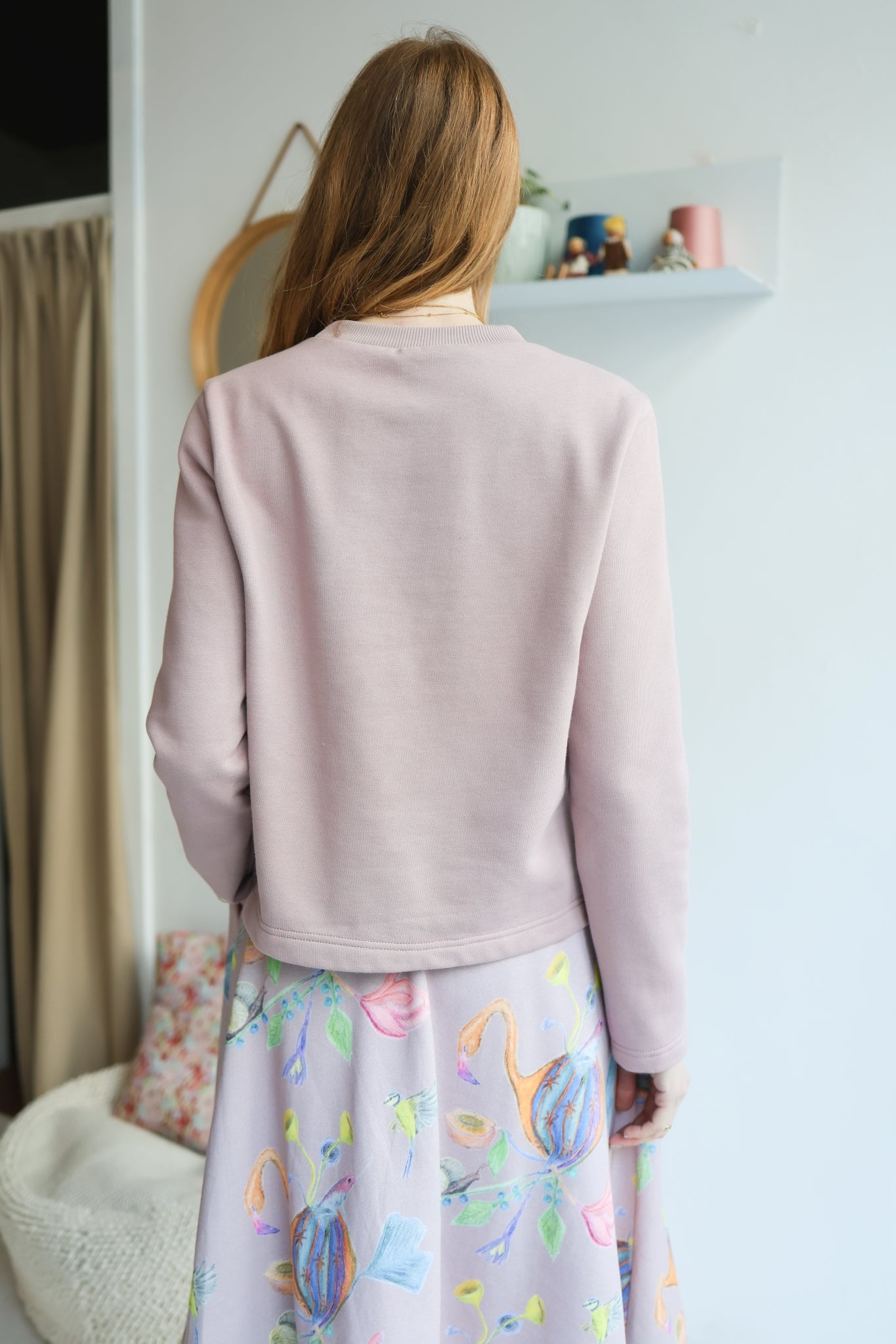 Women organic cotton sweatshirt.