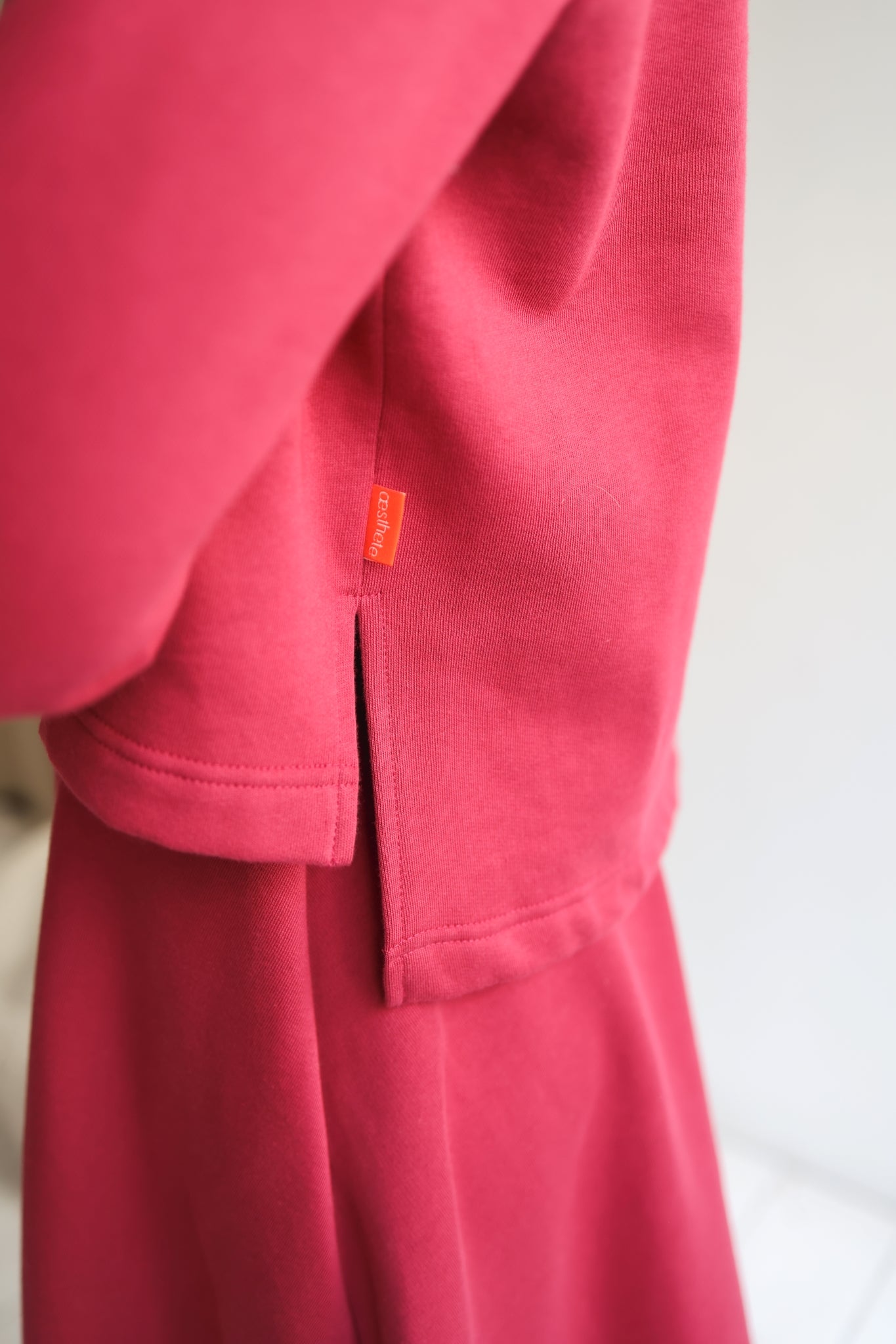 Women organic cotton sweatshirt.