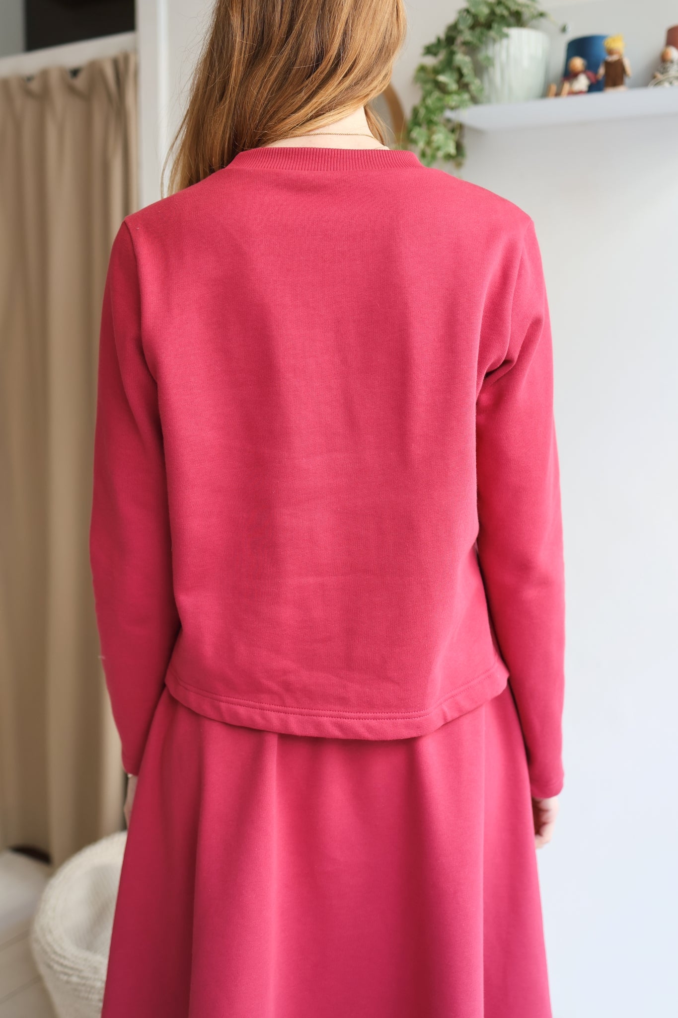 Women organic cotton sweatshirt.