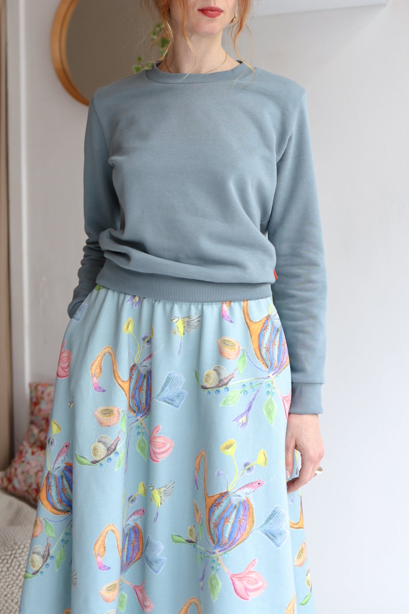 Women organic cotton sweatshirt.