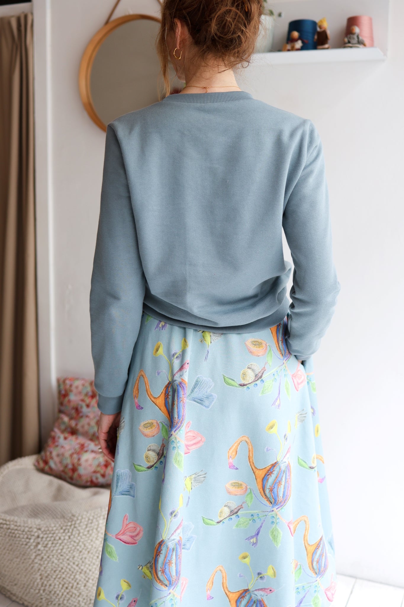 Women organic cotton sweatshirt.