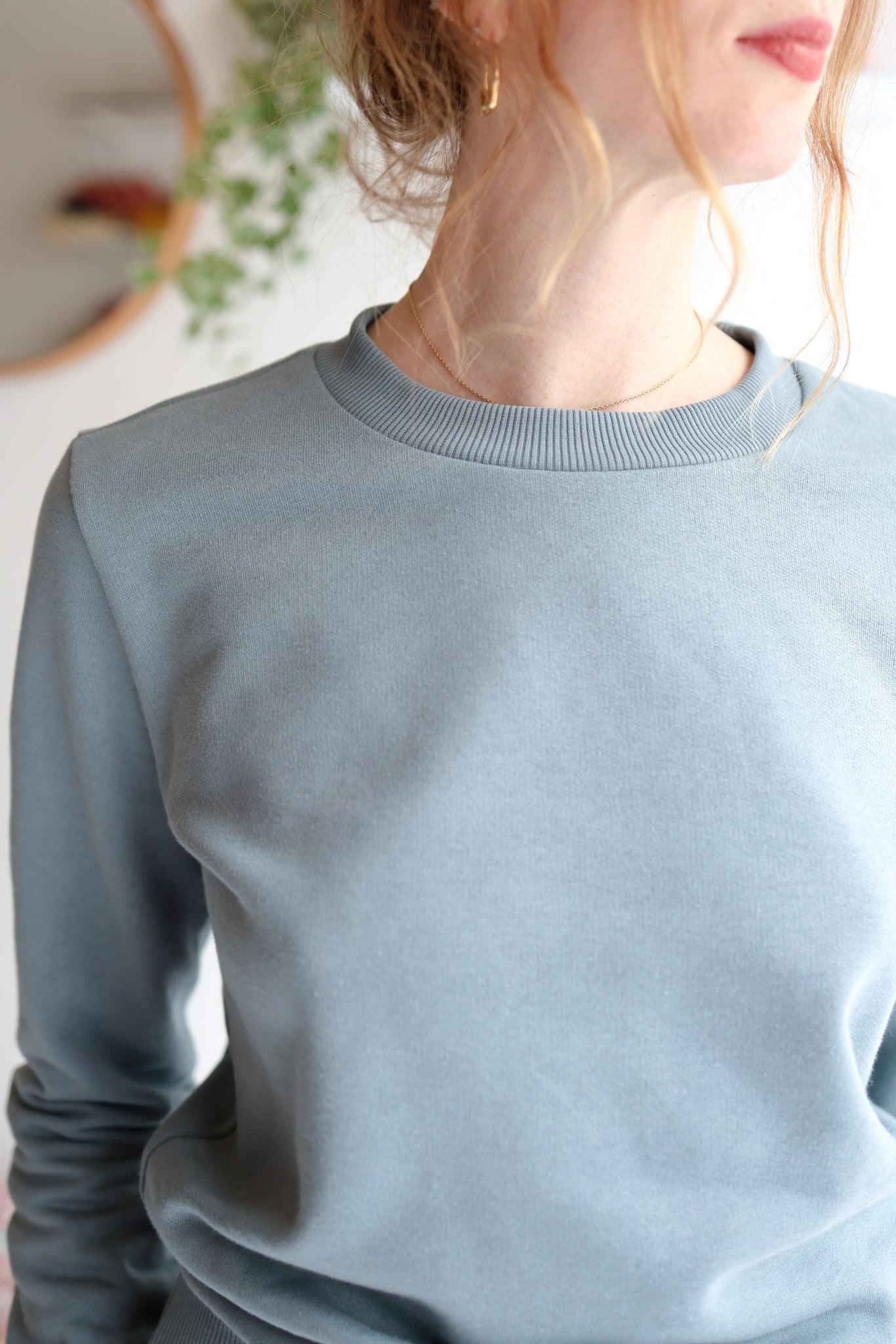 Women organic cotton sweatshirt.