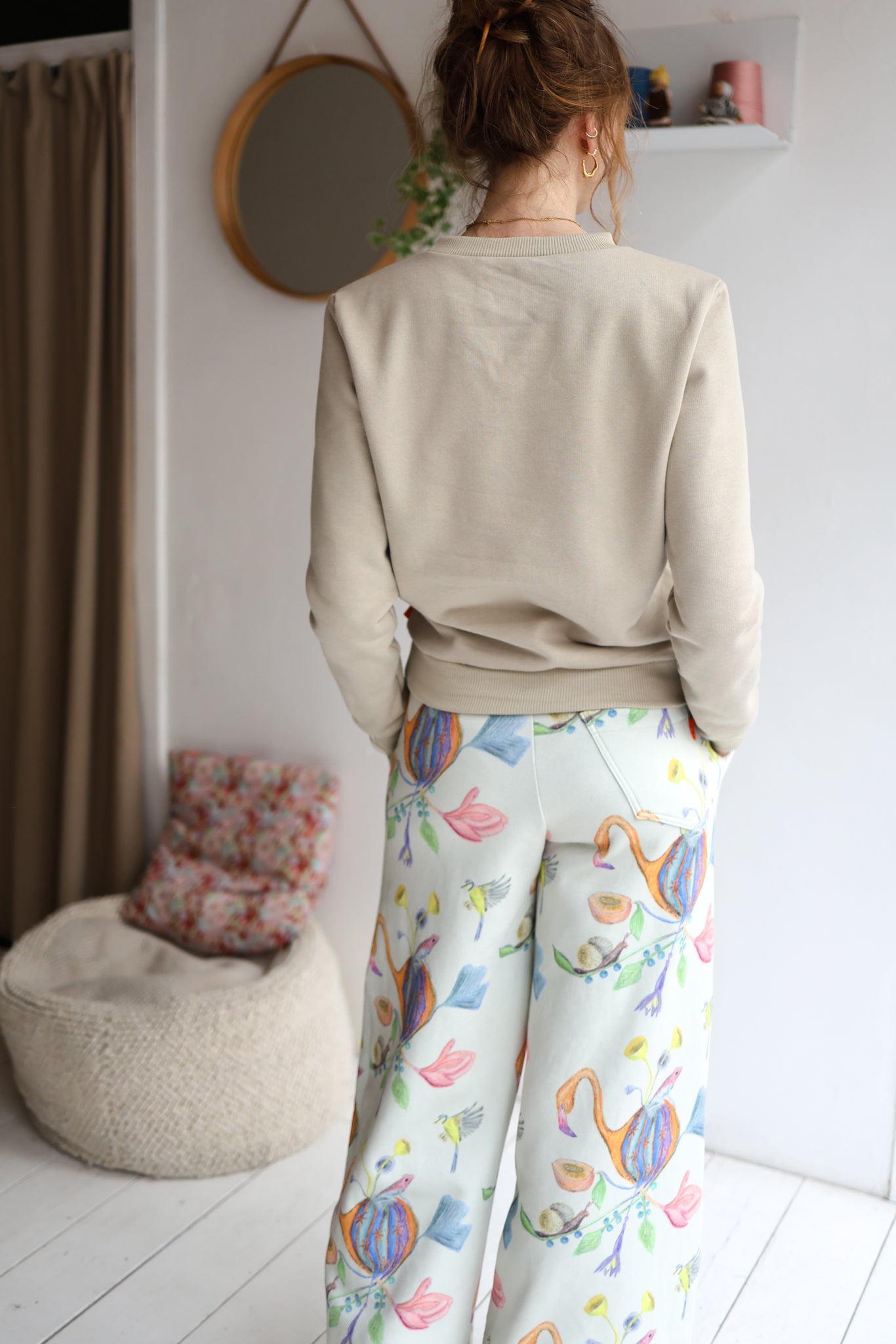 Women organic cotton sweatshirt.