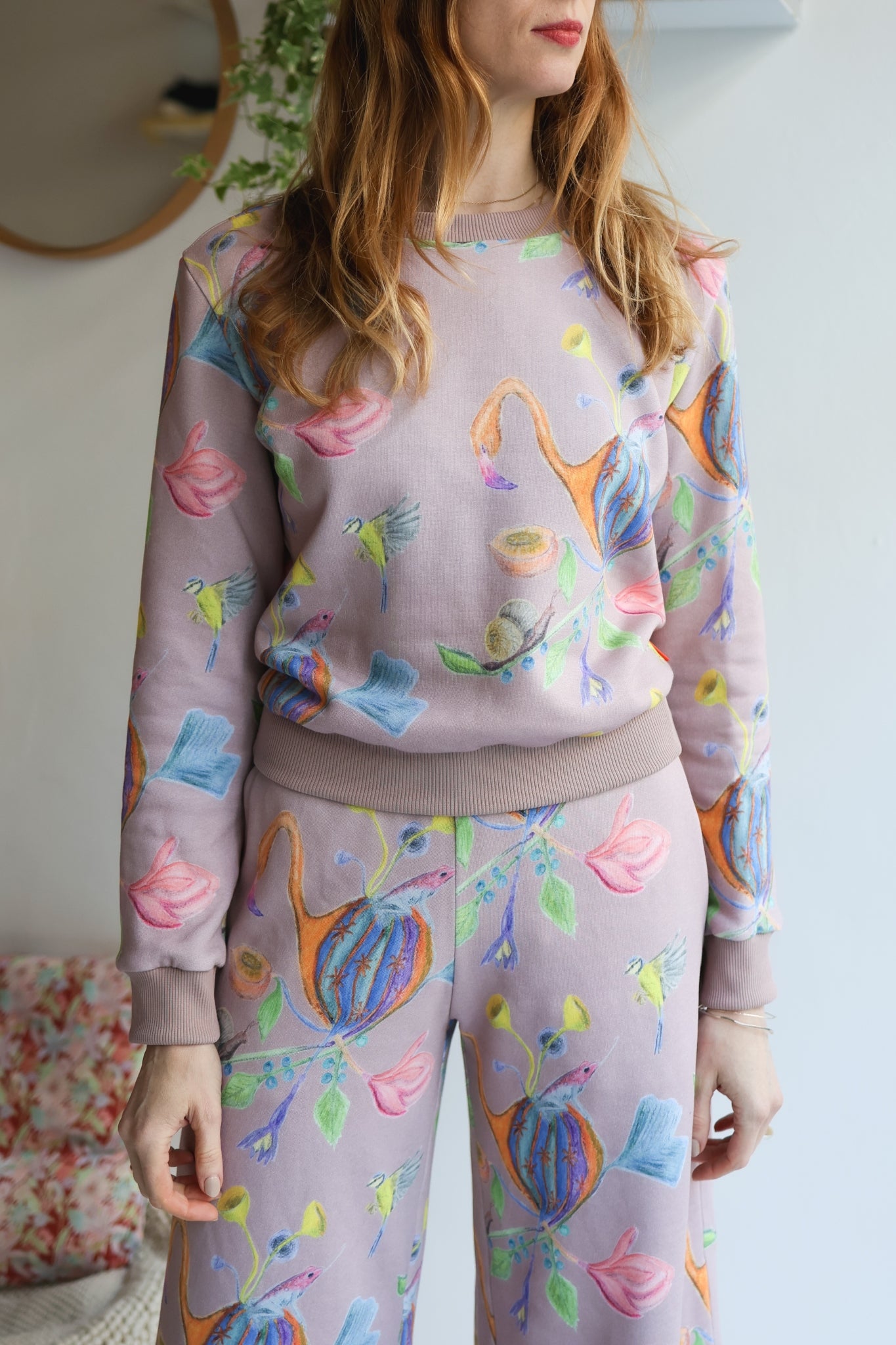 Women organic cotton sweatshirt.