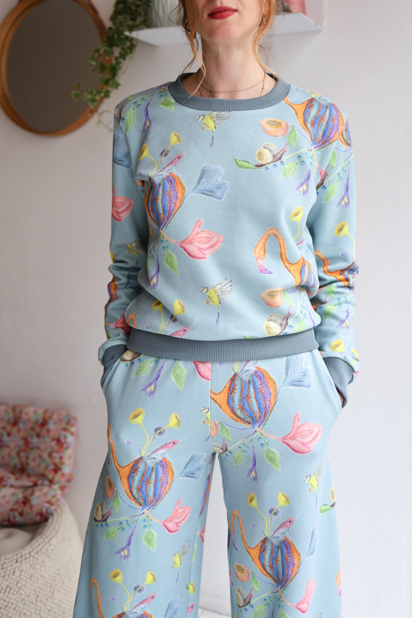 Women organic cotton sweatshirt.