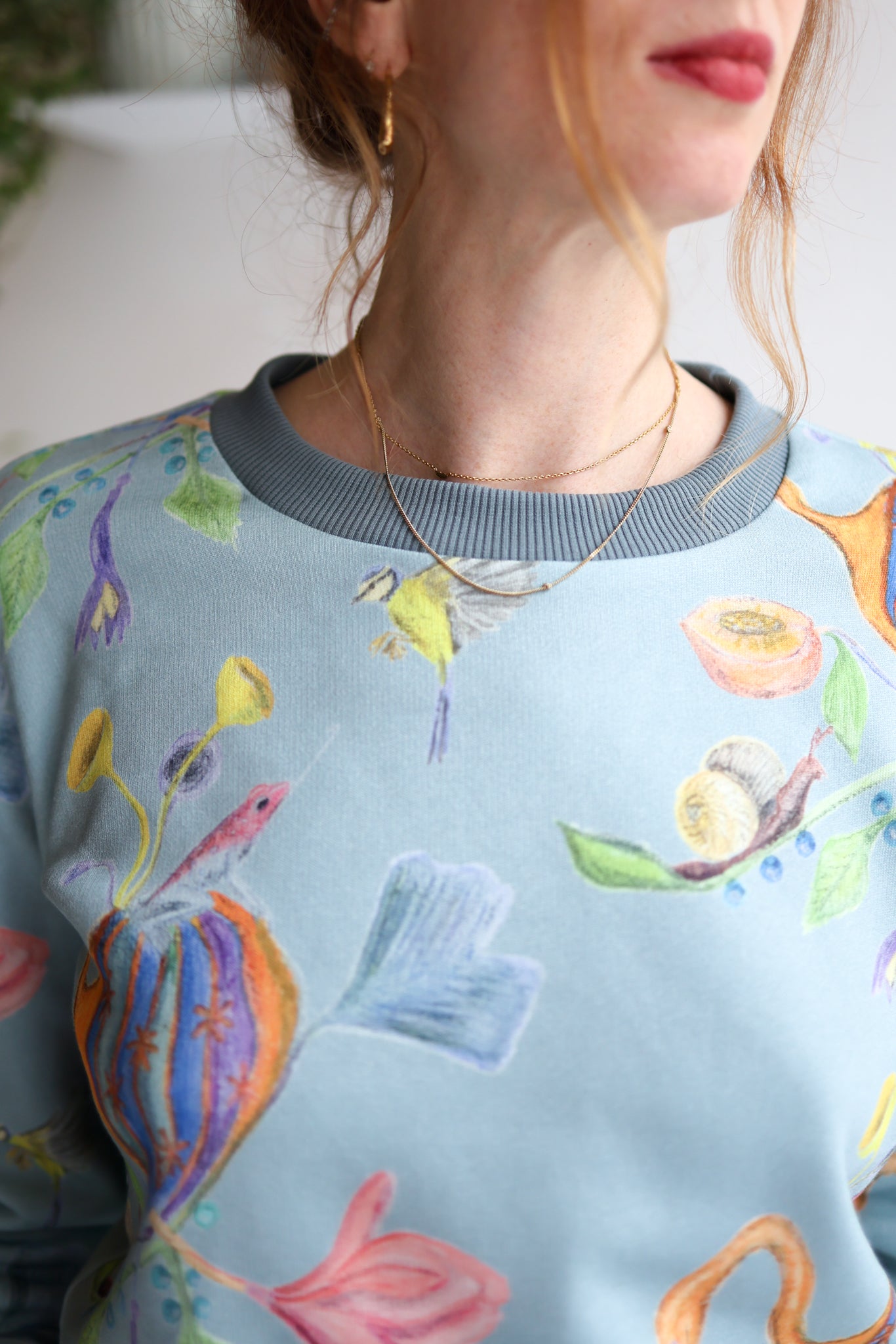 Women organic cotton sweatshirt.