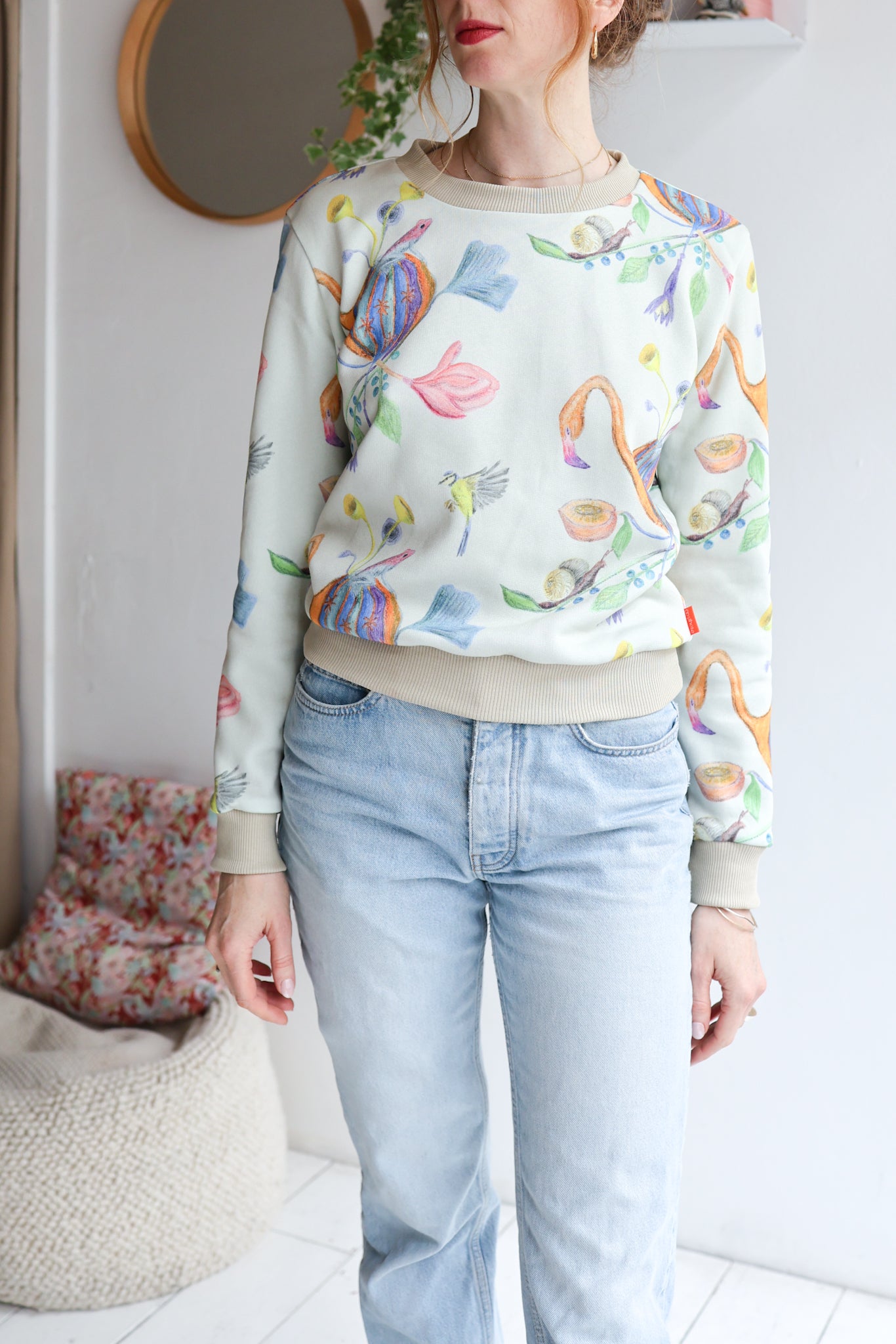 Women organic cotton sweatshirt.